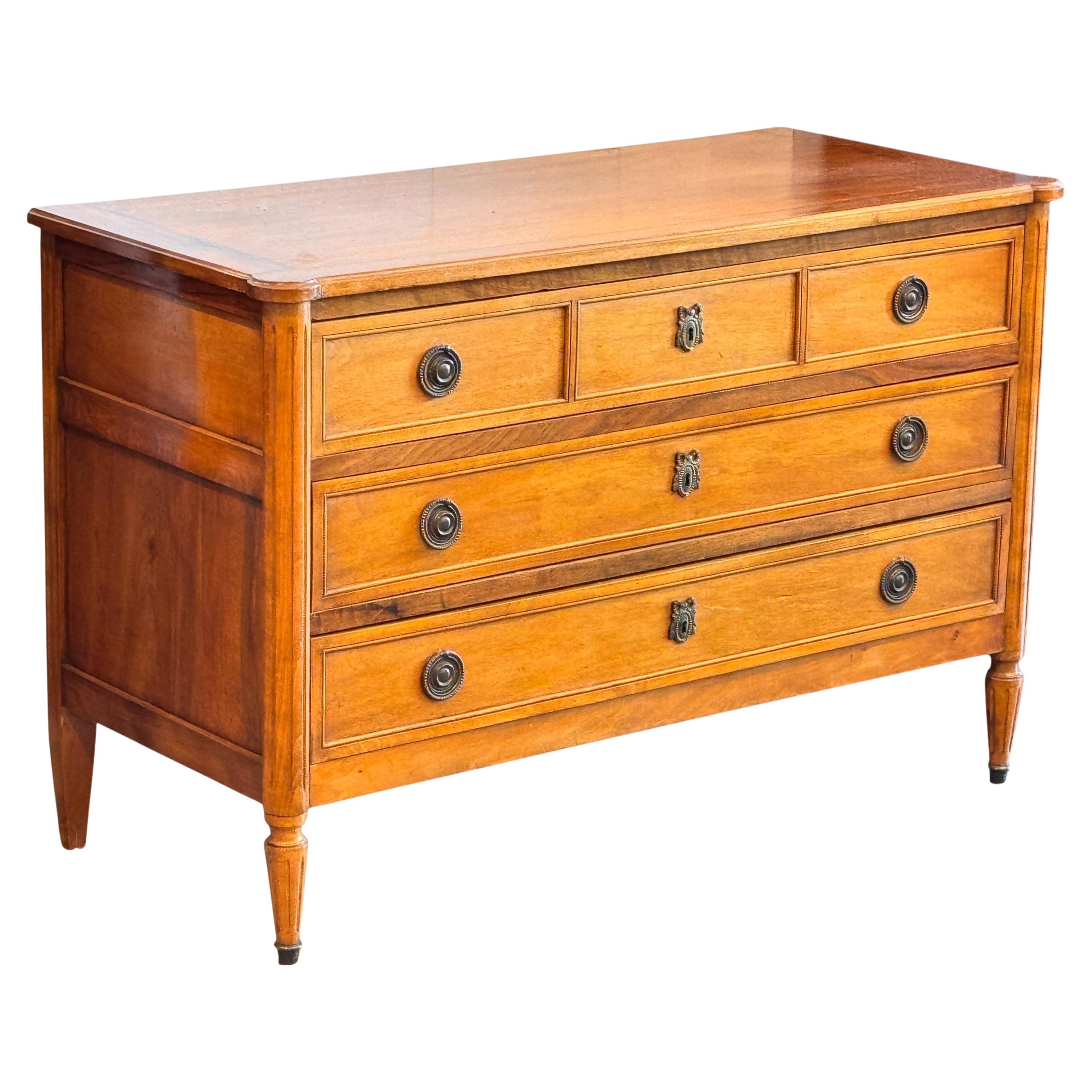 Commode in legno di noce in stile Luigi XVI del XIX secolo in vendita