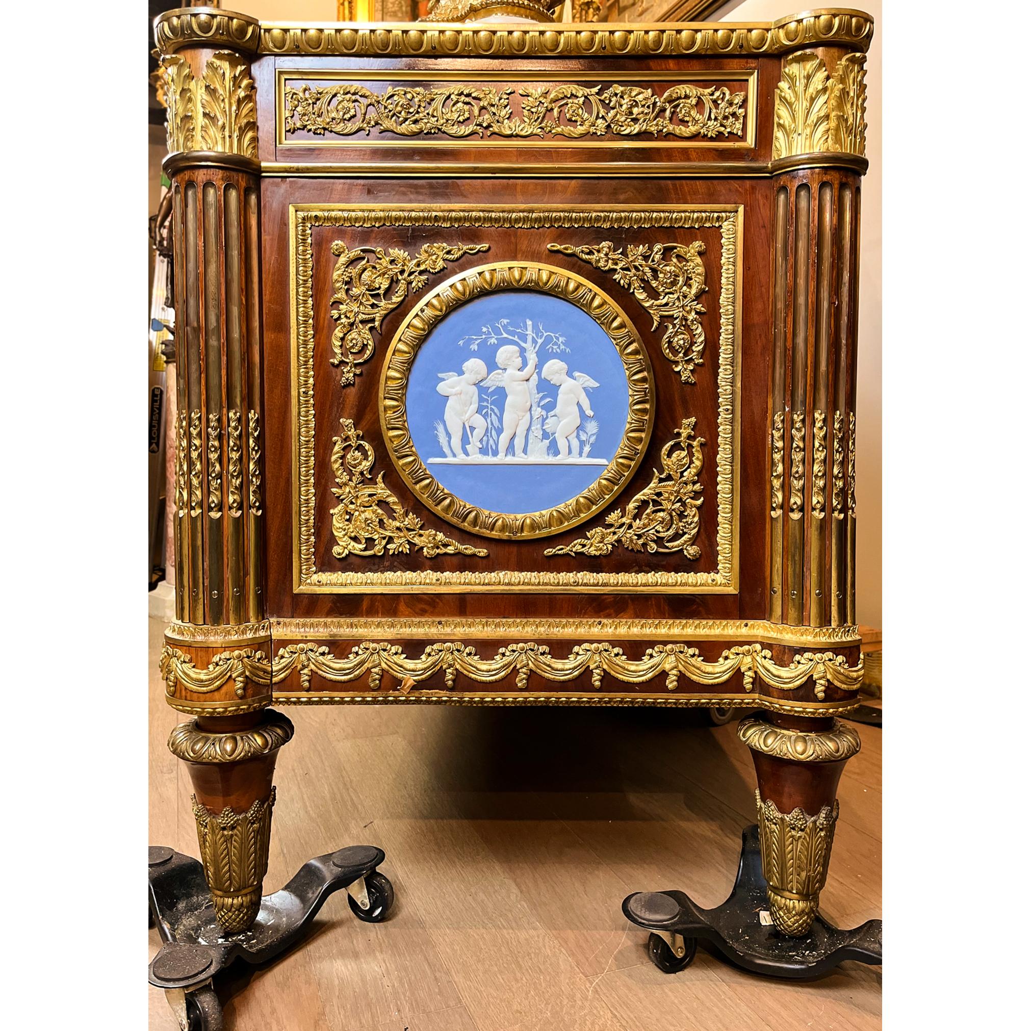 Kommode aus Wedgwood im Louis-XVI.-Stil des 19. Jahrhunderts, Vantaux  im Angebot 5
