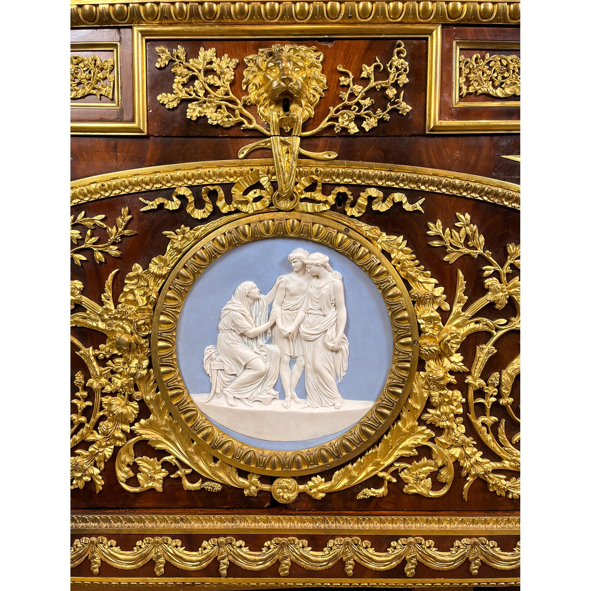 Kommode aus Wedgwood im Louis-XVI.-Stil des 19. Jahrhunderts, Vantaux  (Bronze) im Angebot