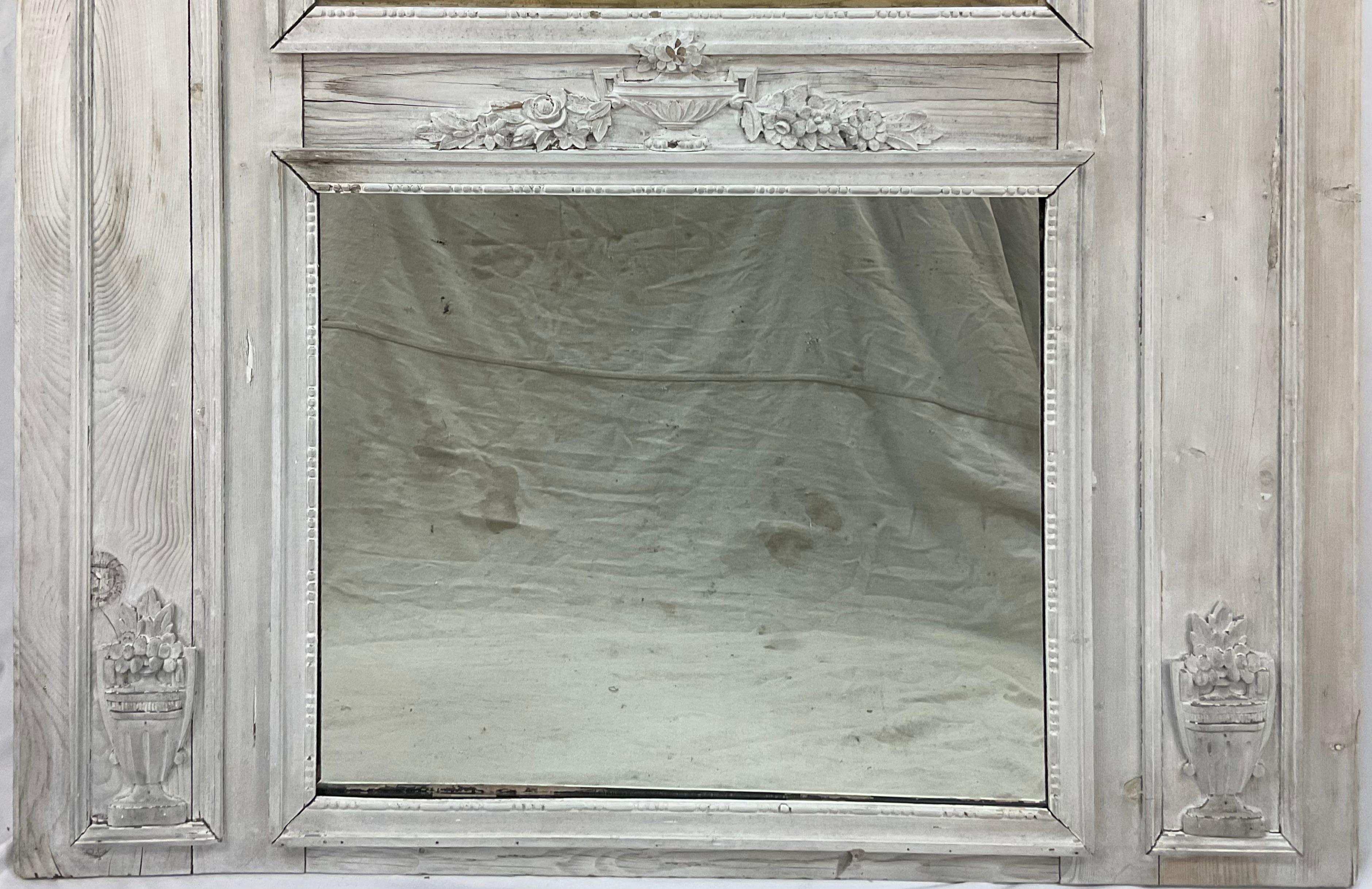 19th Century Louis XVI Trumeau Mirror With Cherubs For Sale 4