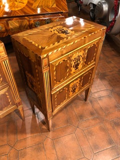 19th Century Louis XVI Walnut Inlaid Italian Nightstands Bedside Tables, 1820s
