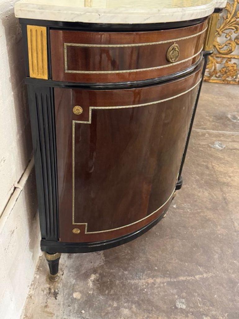 Français 19th Century Louis XVI Walnut Sideboard with Marble Top en vente