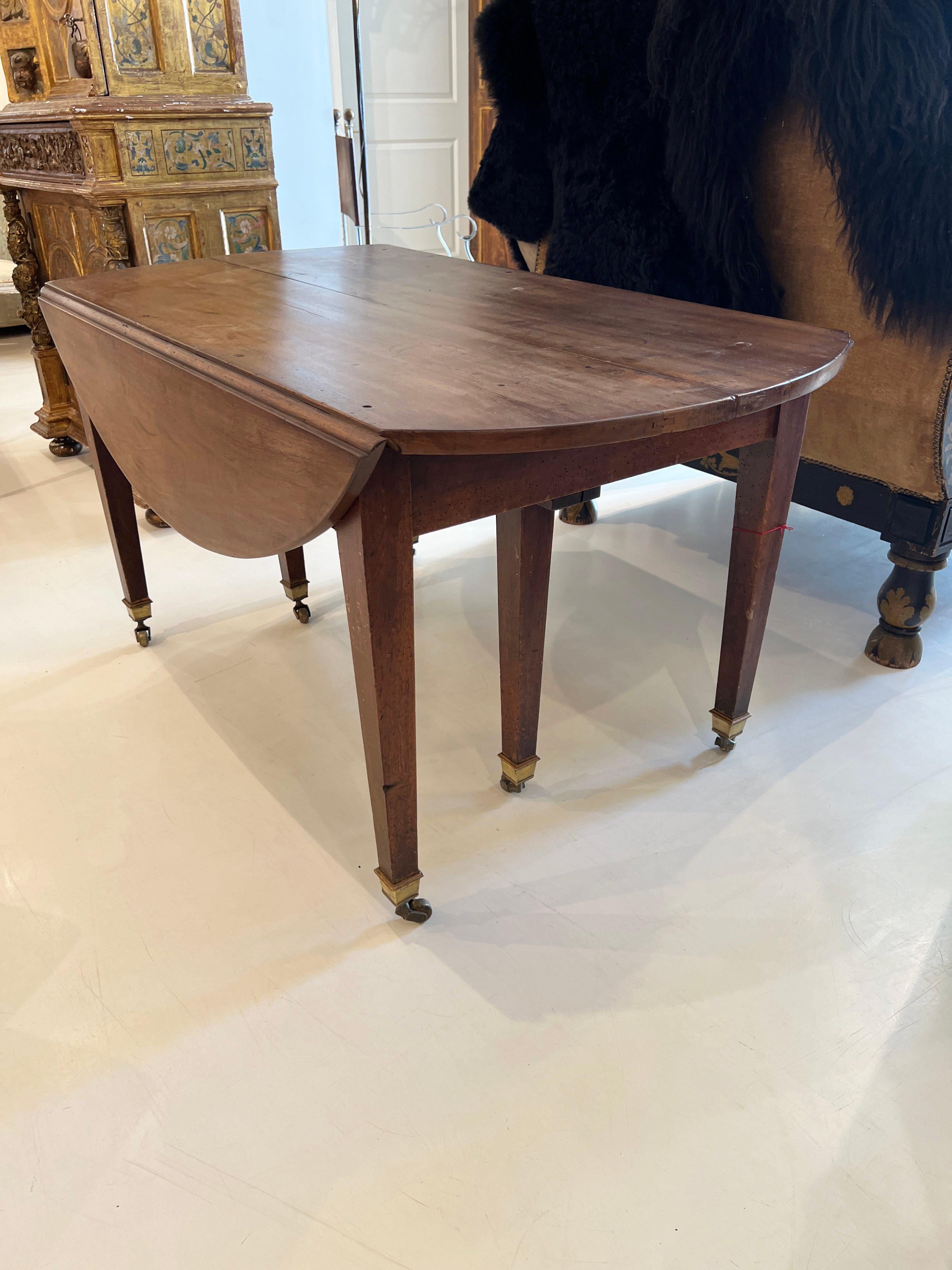 19th Century Louis XVI Walnut Table For Sale 1