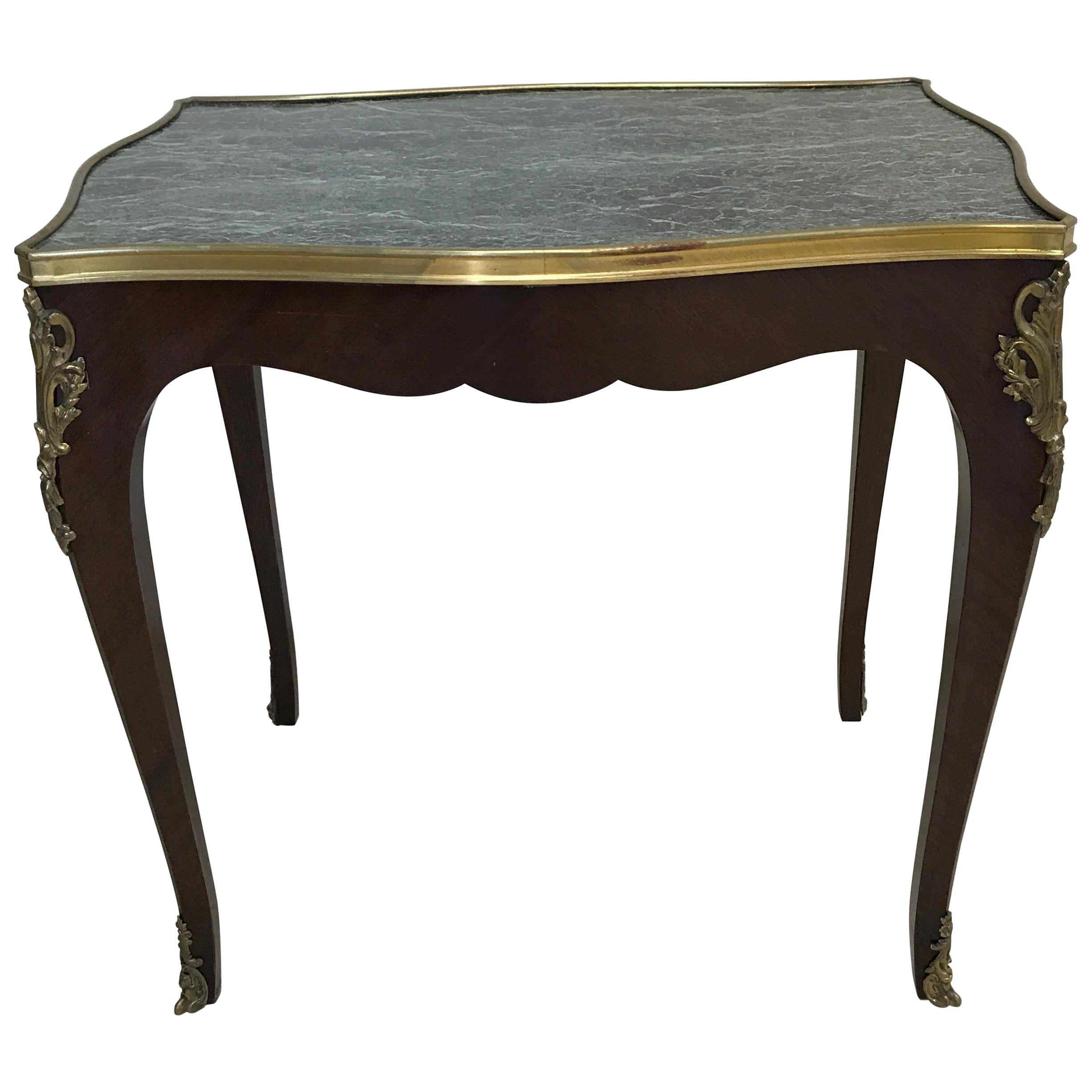 table d'appoint de style LouisXV du 19ème siècle à plateau en marbre