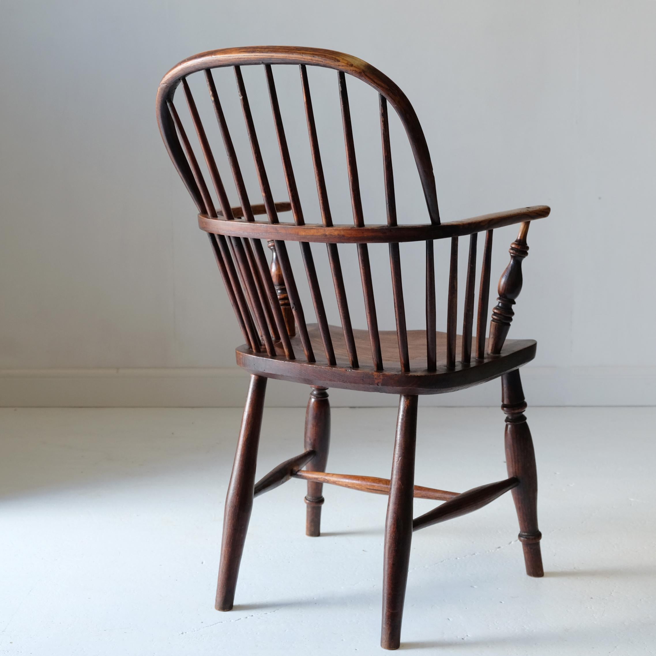 Country 19th Century Low Back English Windsor Chair in Elm and Ash