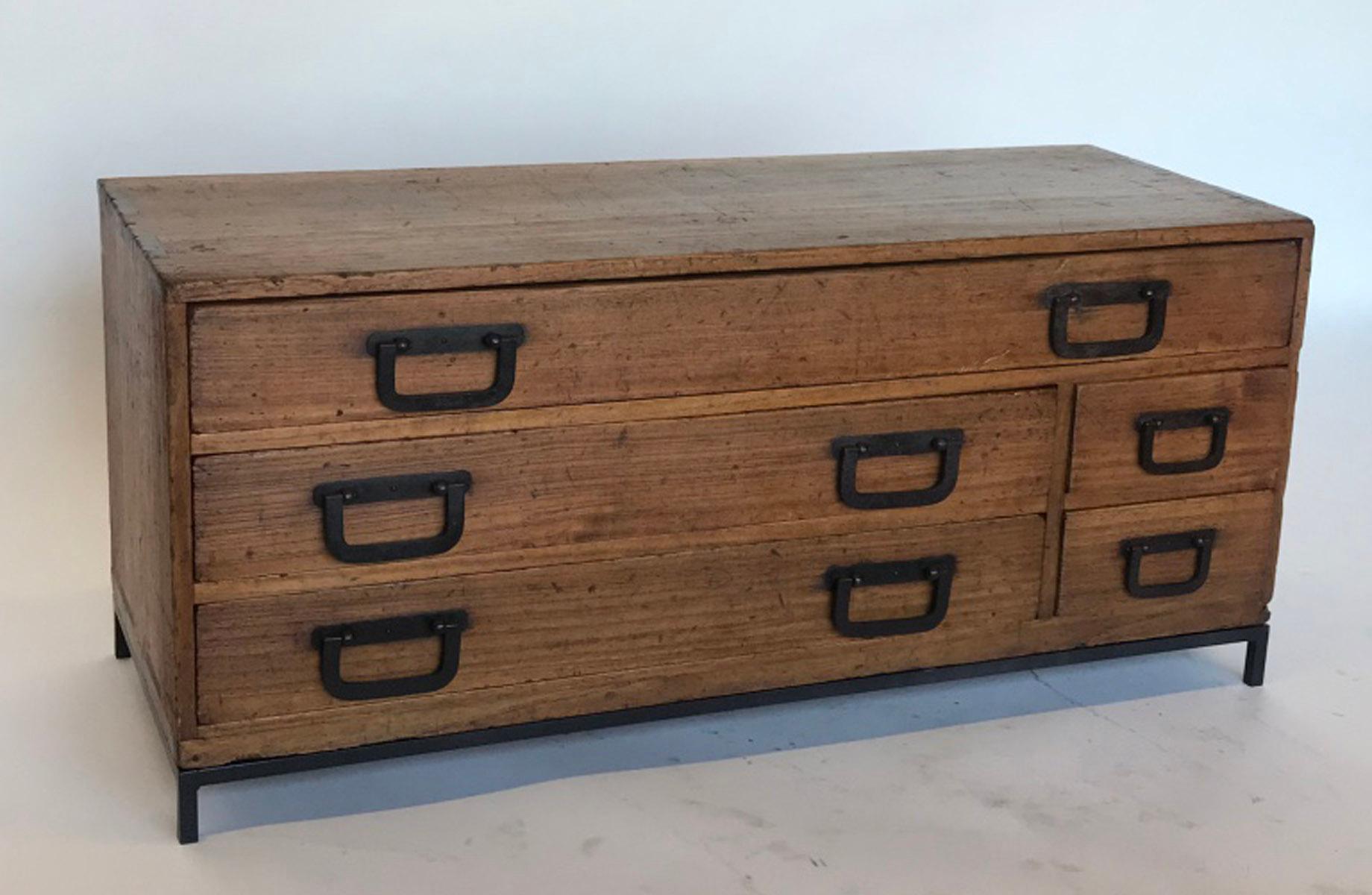 Edo period, Japanese sword chest with five sturdy and functional drawers. Robust, masculine handles, all original. Atop contemporary custom iron base.