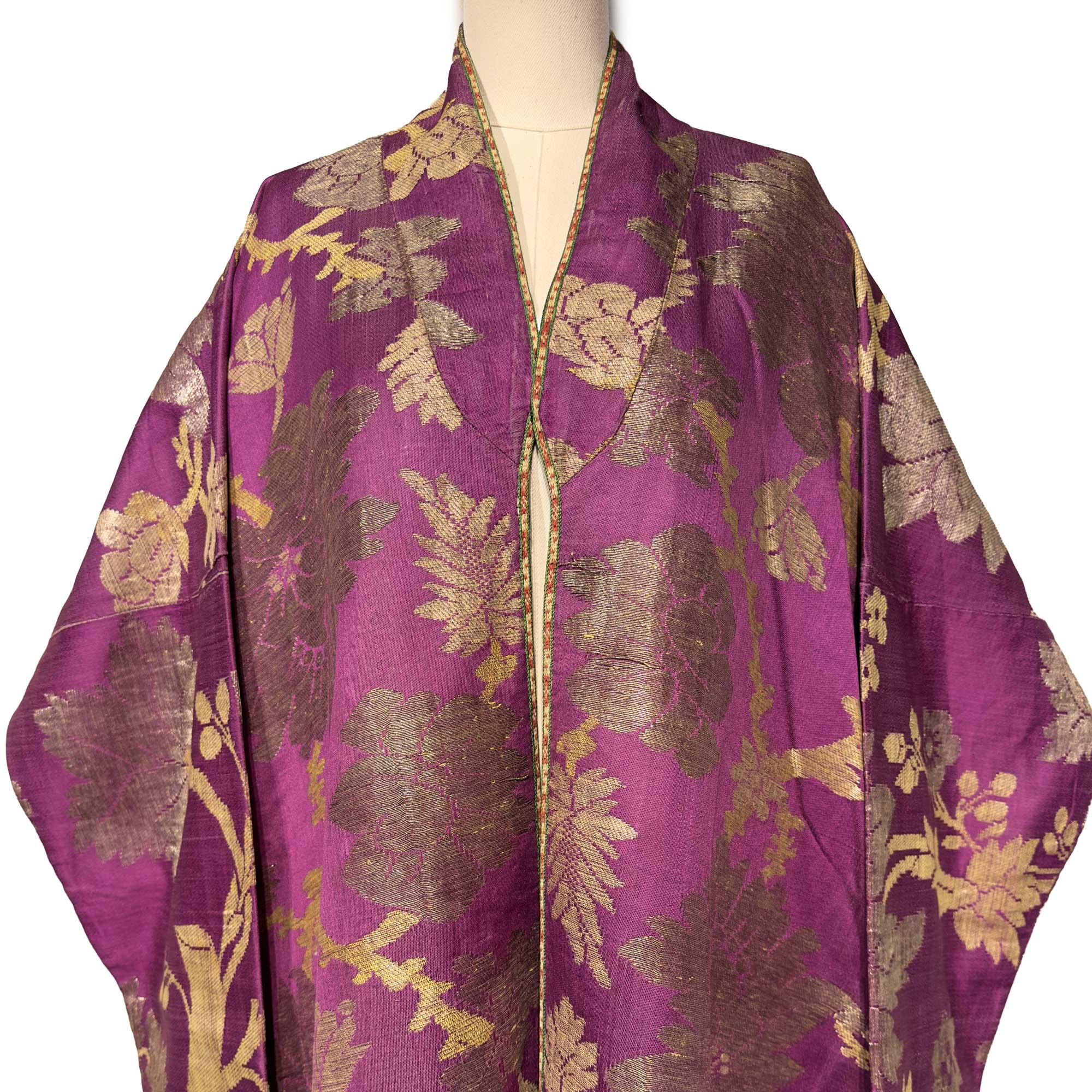 Chapan de Bujara de brocado de seda magenta del siglo XIX Uzbeko en venta