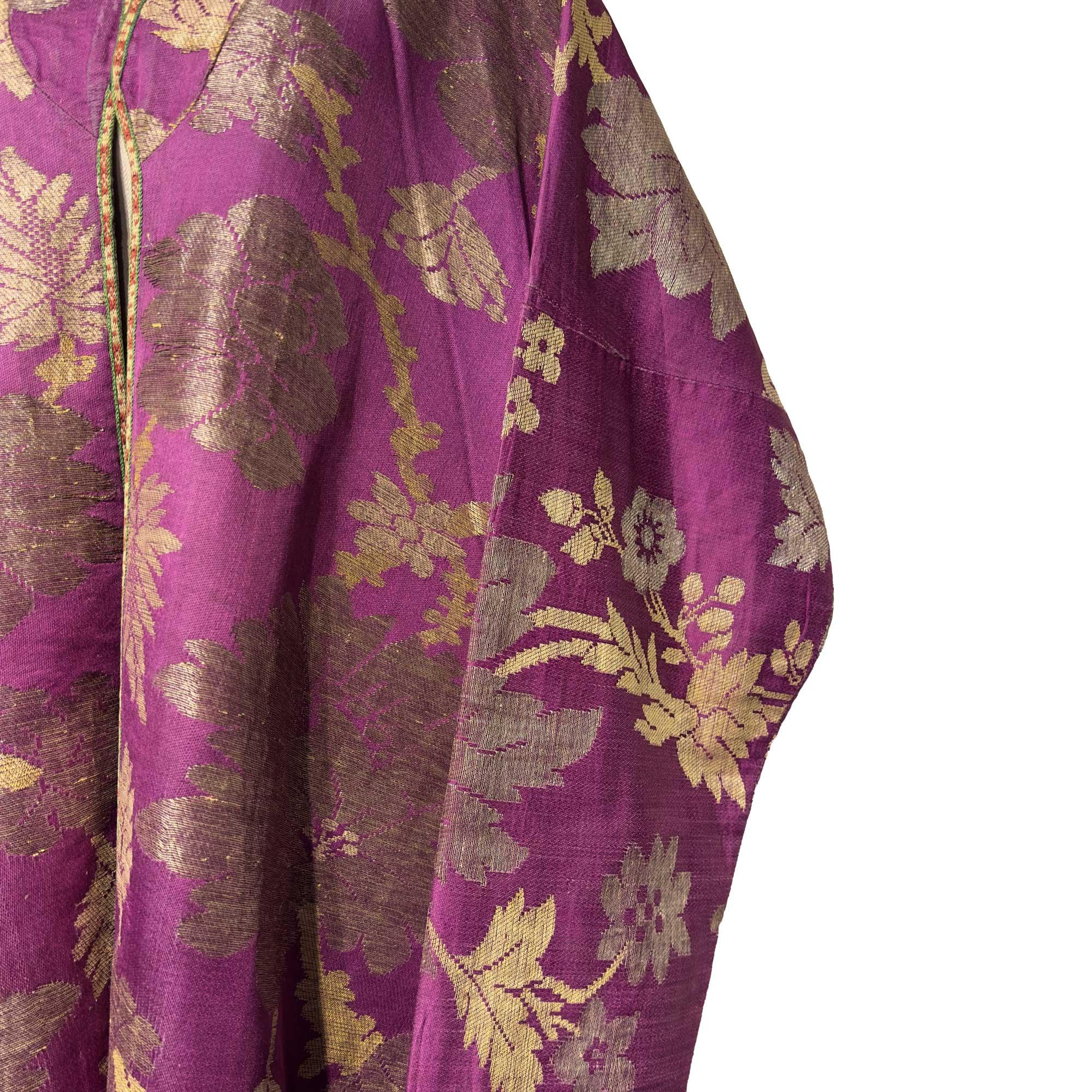 Chapan de Bujara de brocado de seda magenta del siglo XIX Tejido en venta