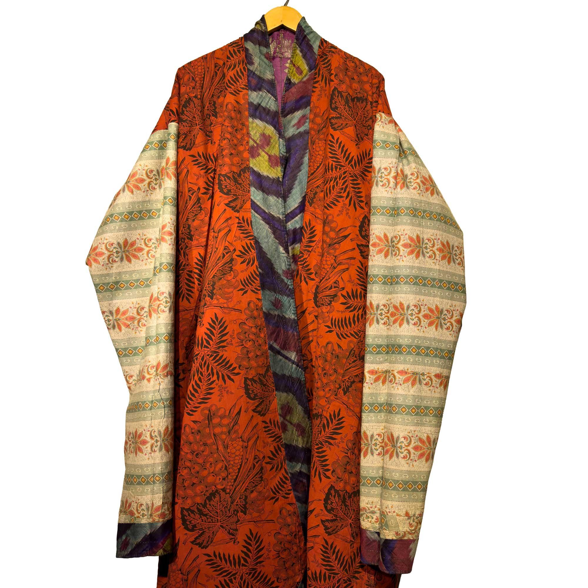 Chapan de Bujara de brocado de seda magenta del siglo XIX en venta 1