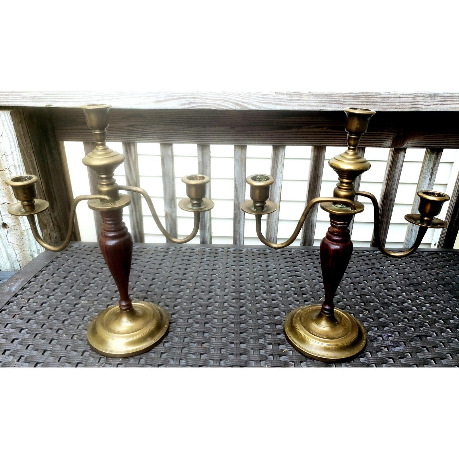 Paar Kandelaber aus massivem Mahagoni und Messing aus dem 19. Jahrhundert, Kerzenständer, Kerzenhalter.
Ausgezeichneter antiker Zustand.
Maße: 11,5