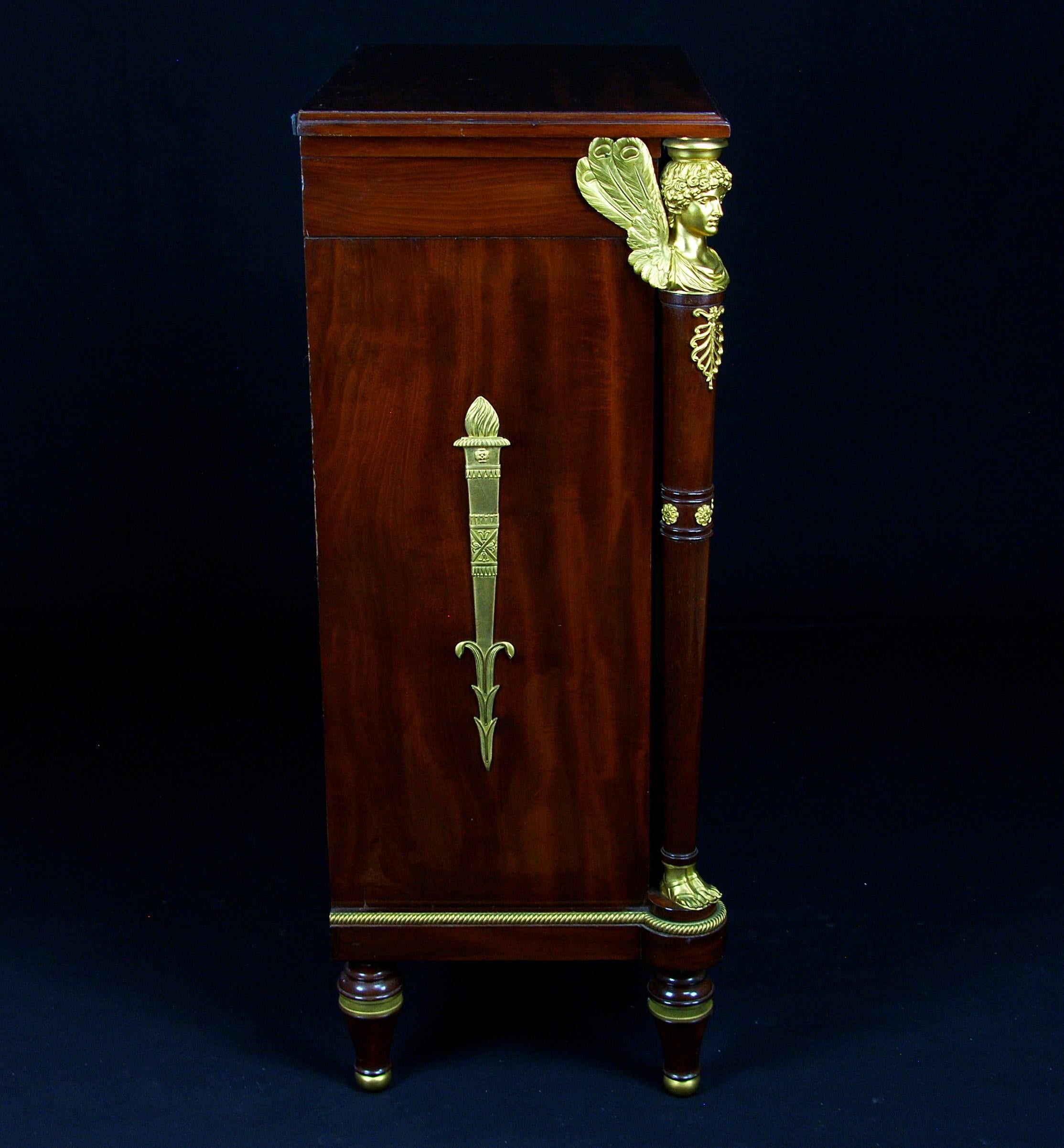 Buffet de style Empire français du 19ème siècle en bois et bronzes dorés en vente 5