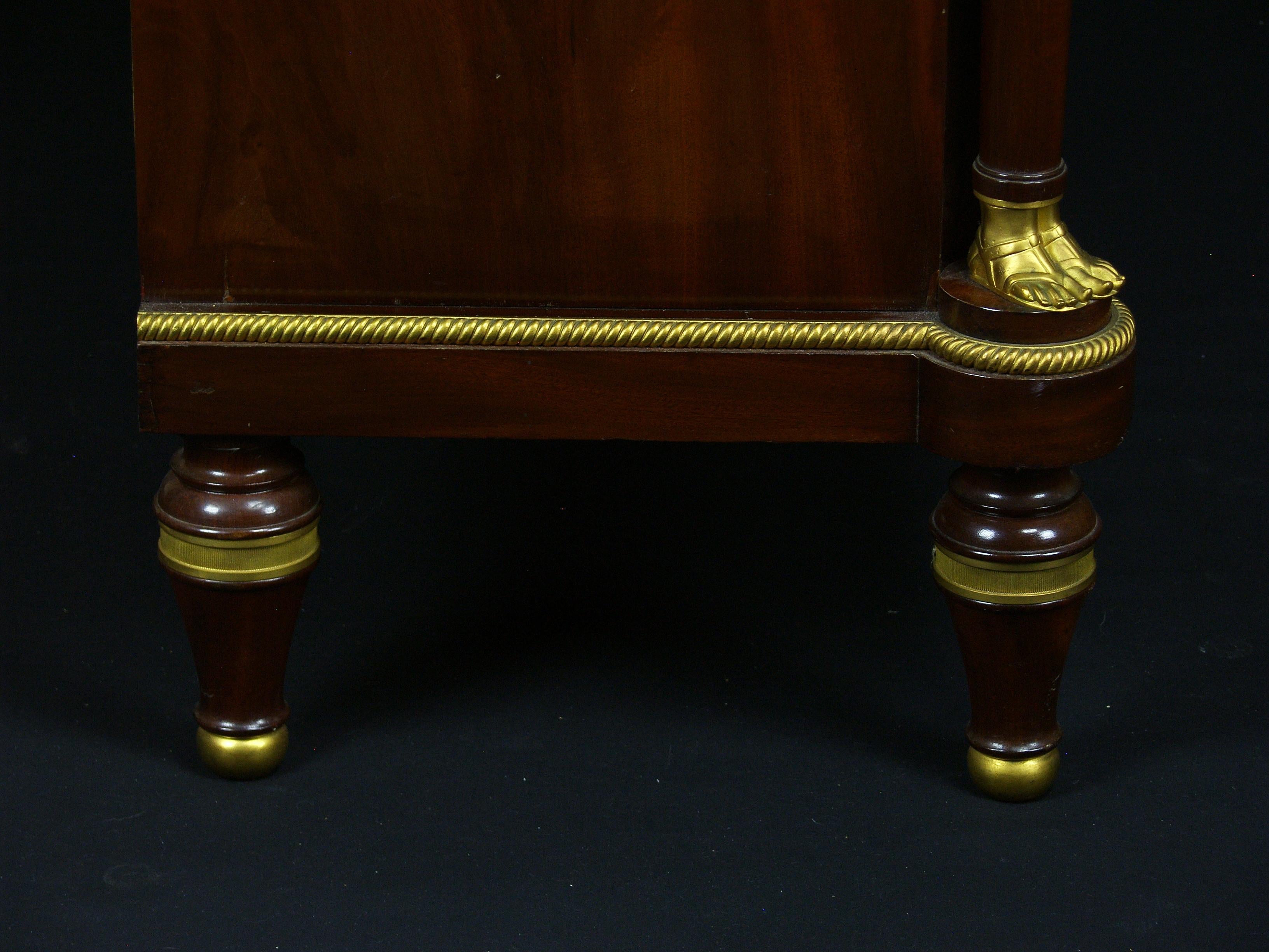 Buffet de style Empire français du 19ème siècle en bois et bronzes dorés en vente 7