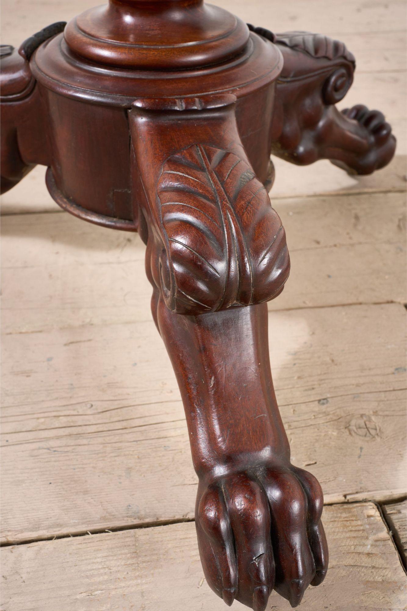 Table Gueridon du 19e siècle en acajou et marbre gris en vente 1