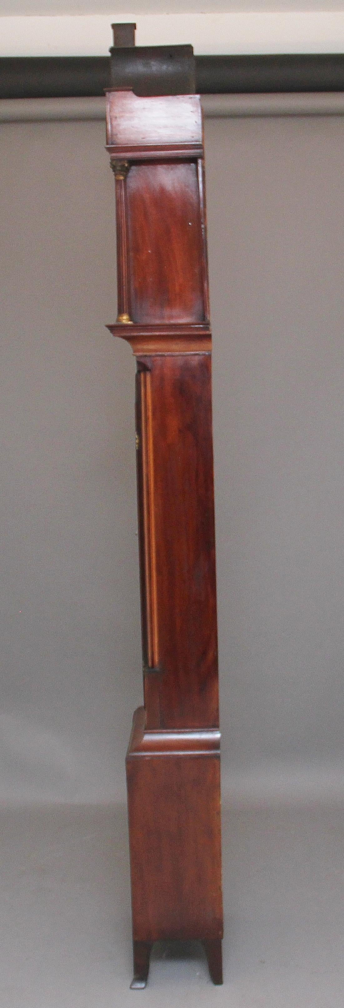 Lange Gehäuseuhr aus Mahagoni mit Intarsien aus dem 19. Jahrhundert im Angebot 7