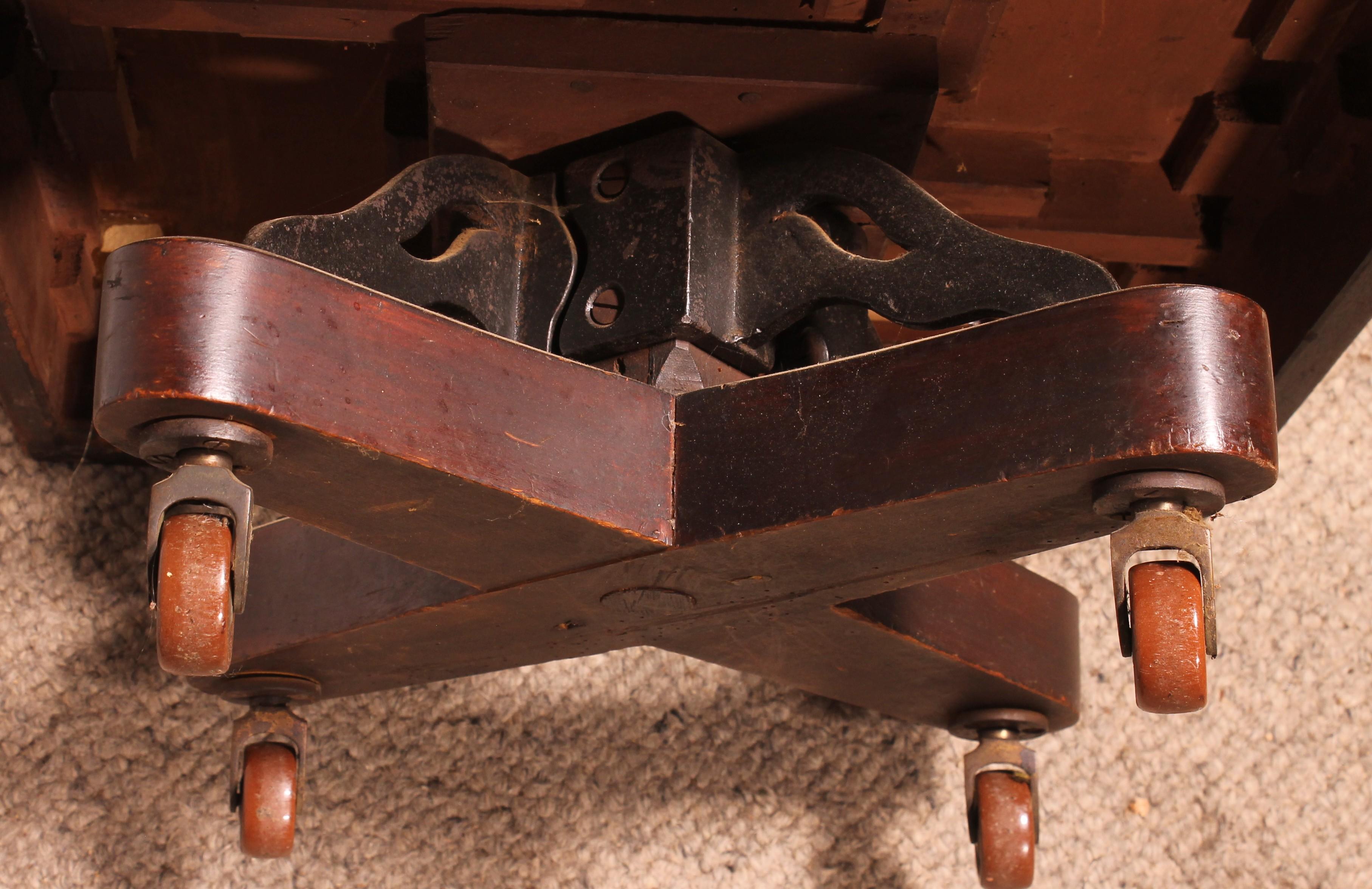 19th Century Mahogany And Inlaid Revolving Bookcase With Iron Base For Sale 3