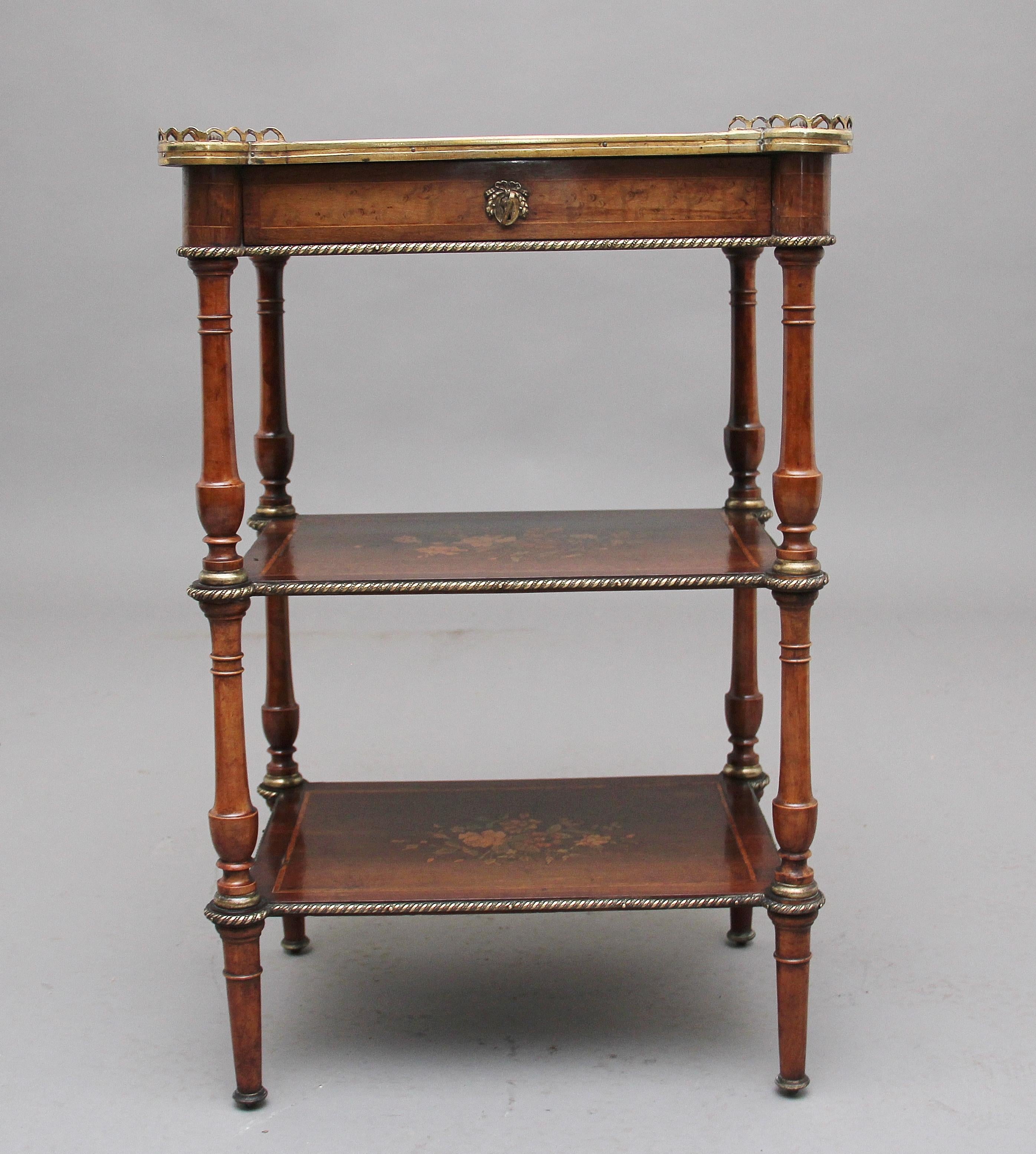 19th Century Mahogany and Inlaid Three-Tier Étagère Table In Good Condition In Martlesham, GB
