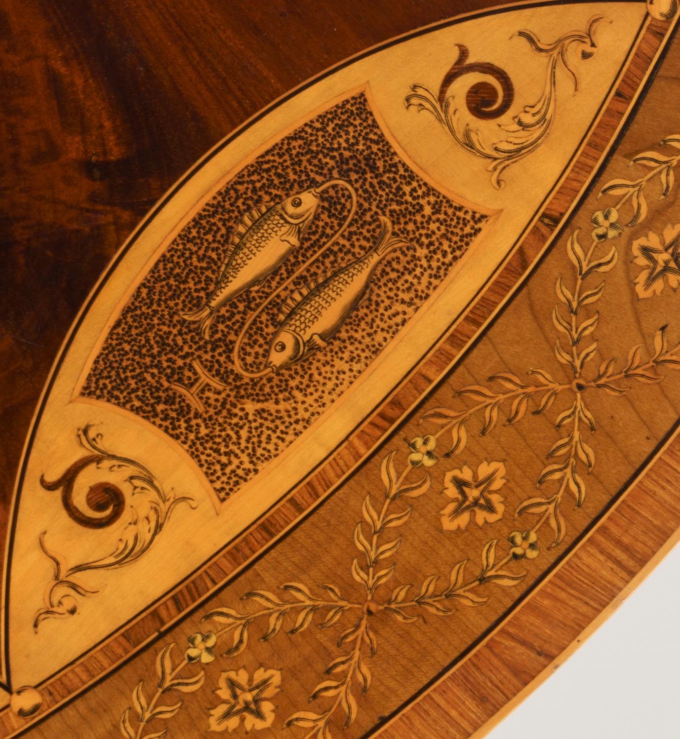 19. Jahrhundert Mahagoni und Seidenholz Tafelaufsatz mit dekorativer Intarsienarbeit im Angebot 3