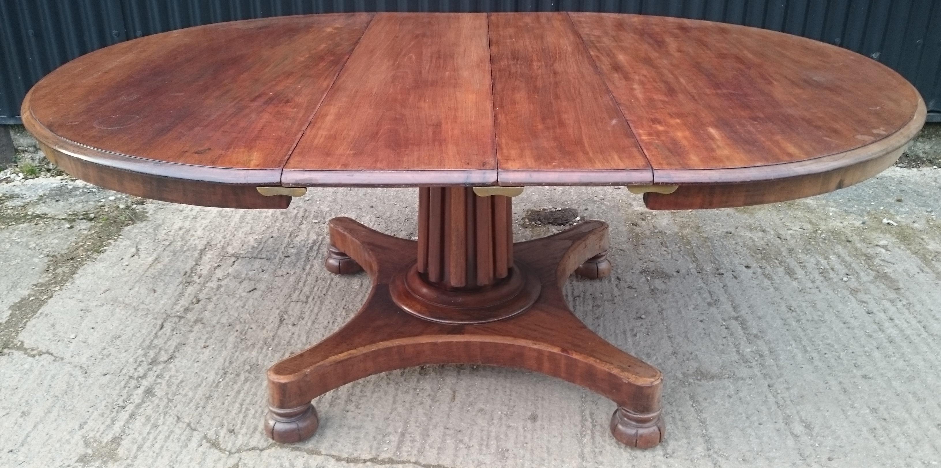 British 19th Century Mahogany Antique Extending Breakfast Dining Table For Sale