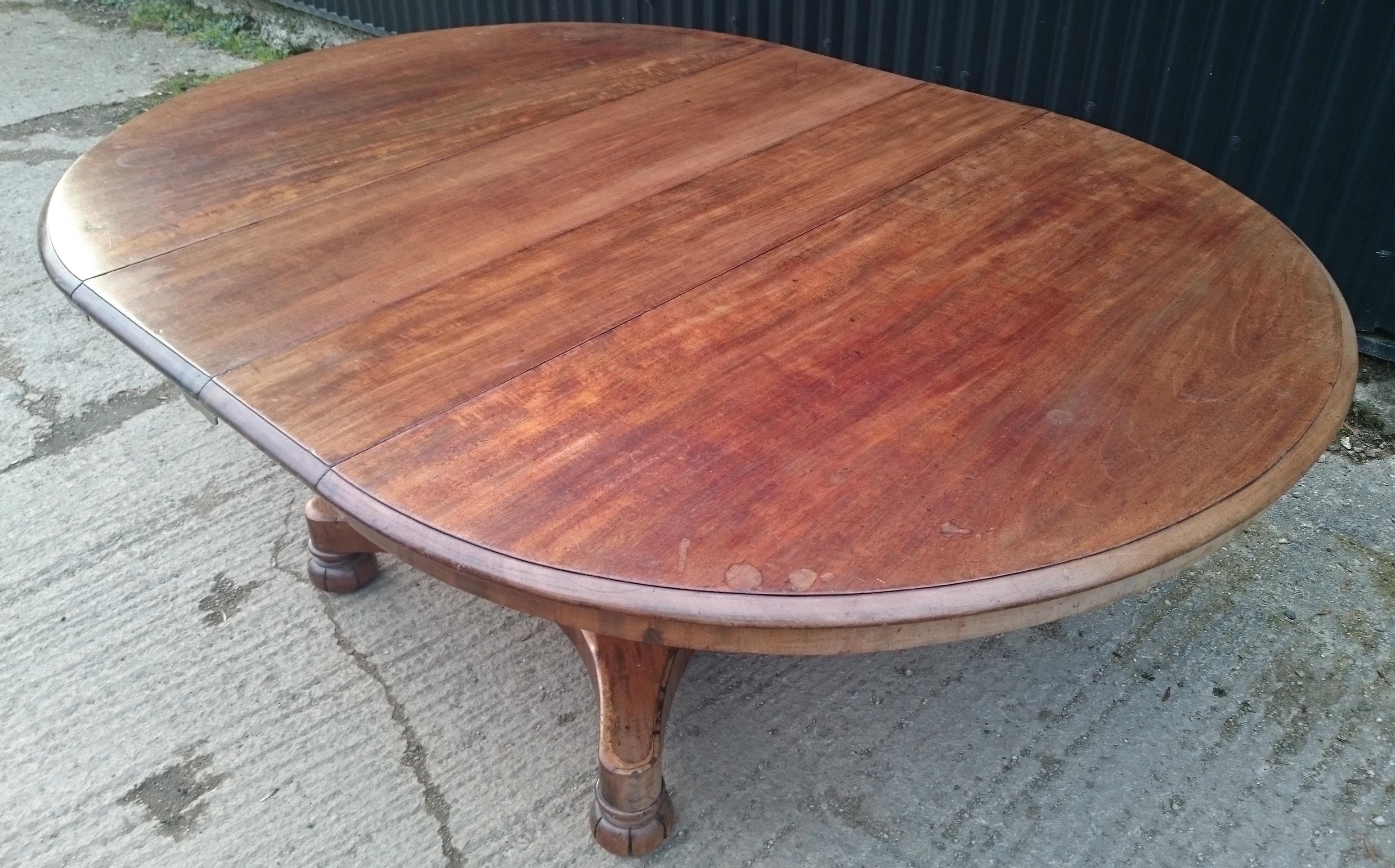 19th Century Mahogany Antique Extending Breakfast Dining Table For Sale 1