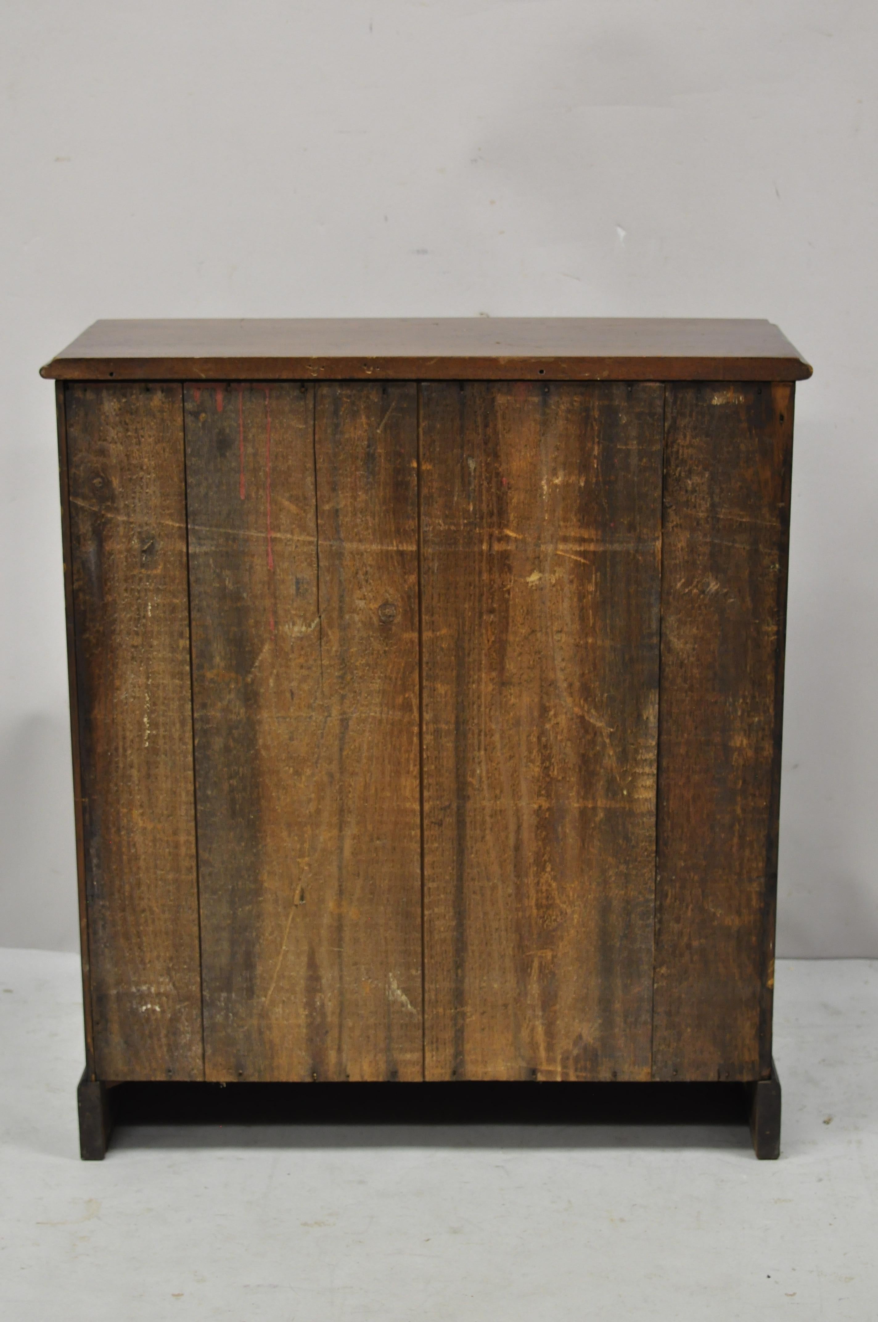 Armoire d'apothicaire du 19ème siècle en acajou avec 10 tiroirs et poignées en verre en vente 5