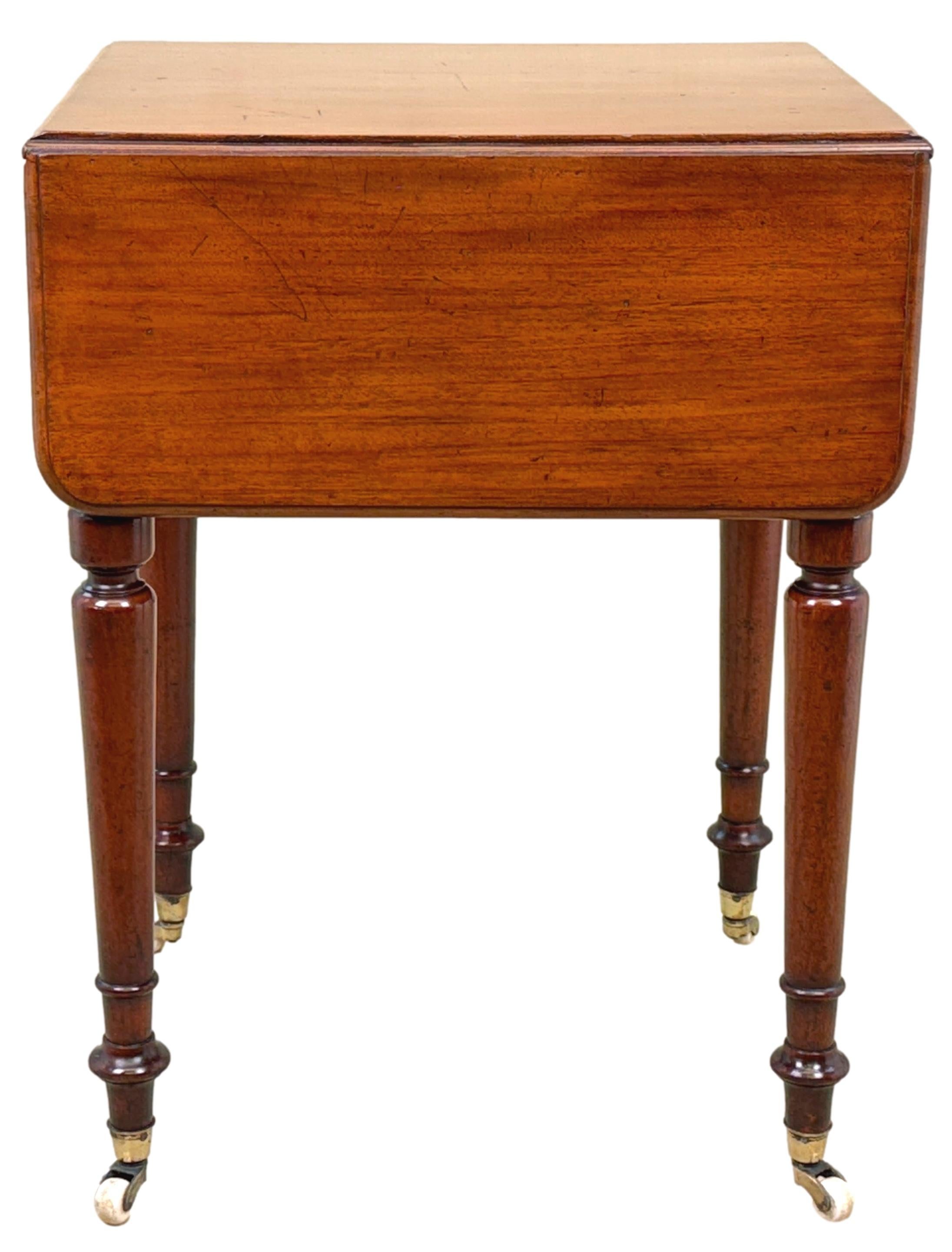 19. Jahrhundert Mahagoni Baby Pembroke Tisch im Angebot 1