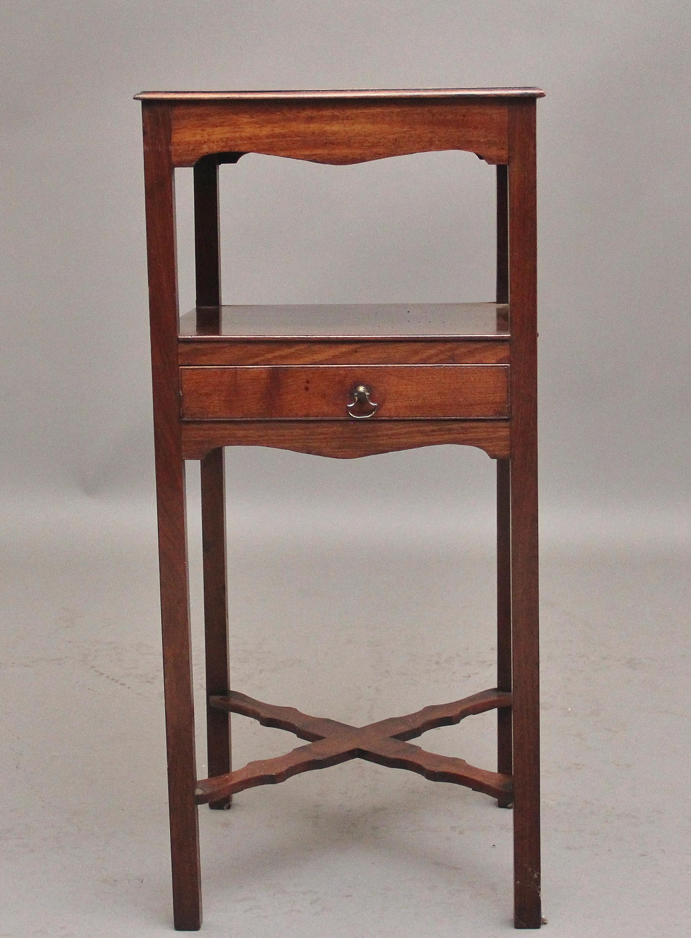 Regency Table de chevet en acajou du 19e siècle en vente