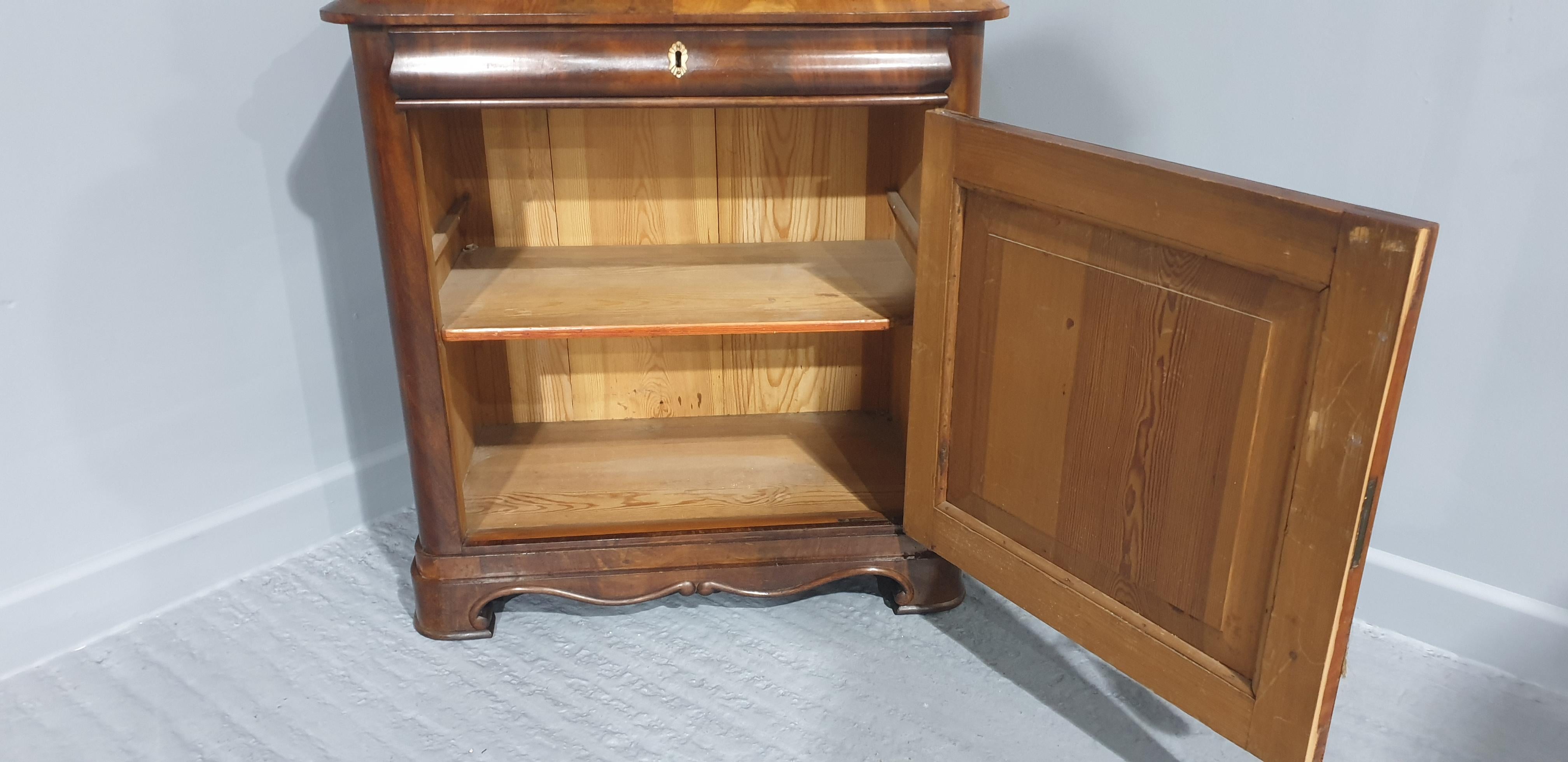 Consola Biedermeier de caoba del siglo XIX con espejo en venta 6