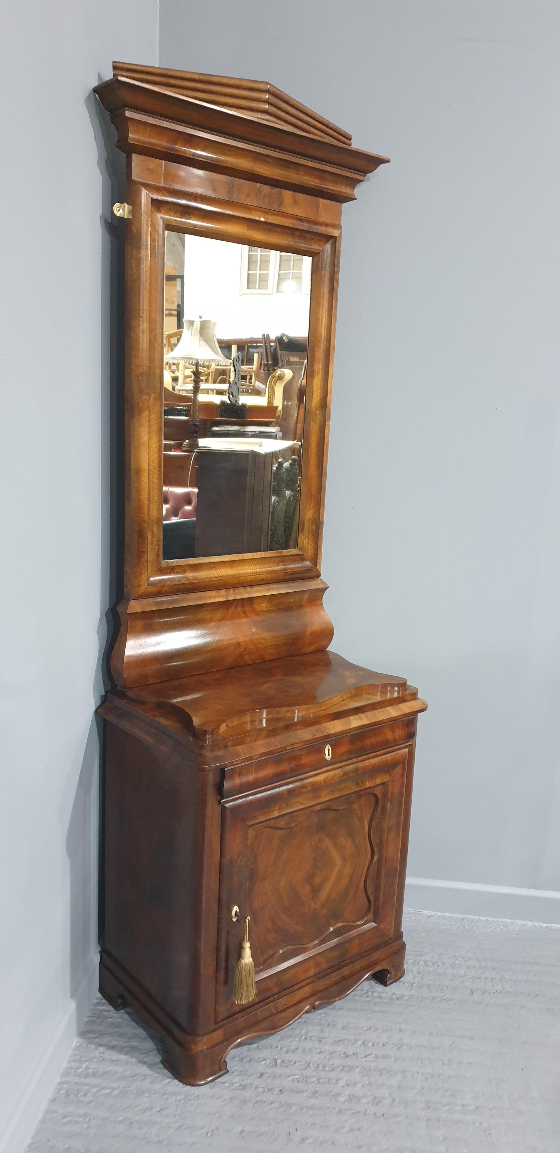 Consola Biedermeier de caoba del siglo XIX con espejo en venta 9