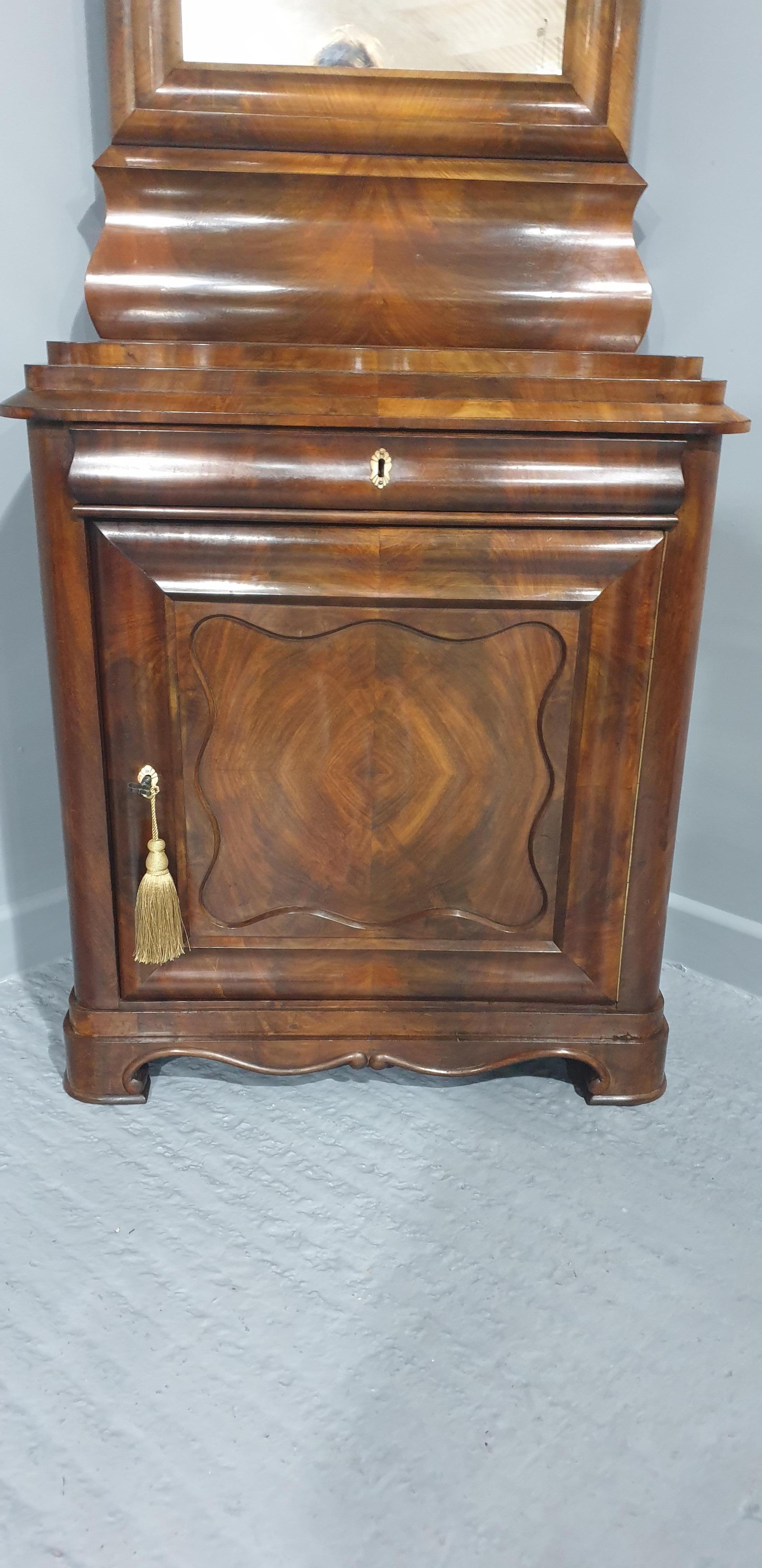 Consola Biedermeier de caoba del siglo XIX con espejo Caoba en venta