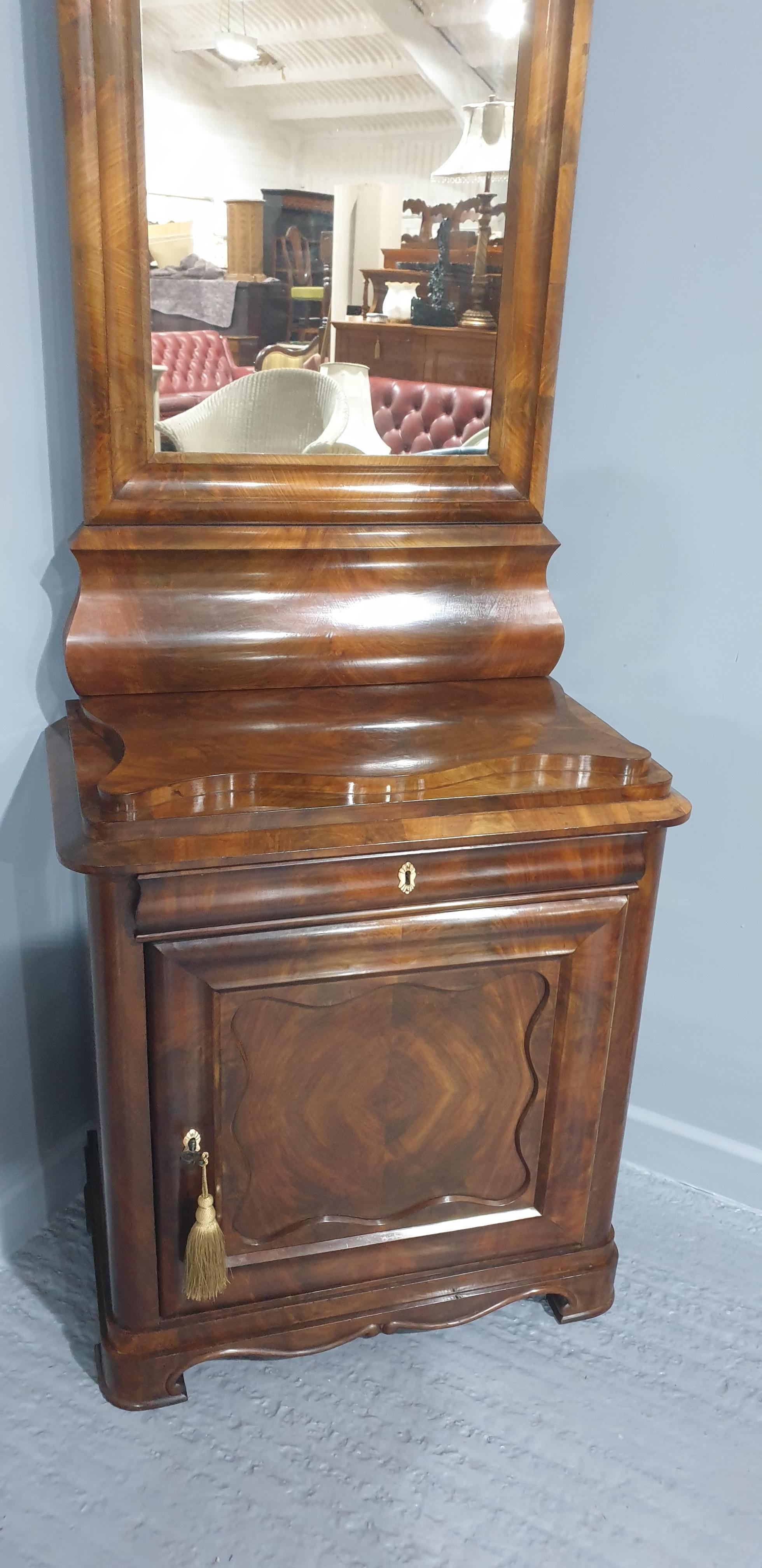 Consola Biedermeier de caoba del siglo XIX con espejo en venta 4