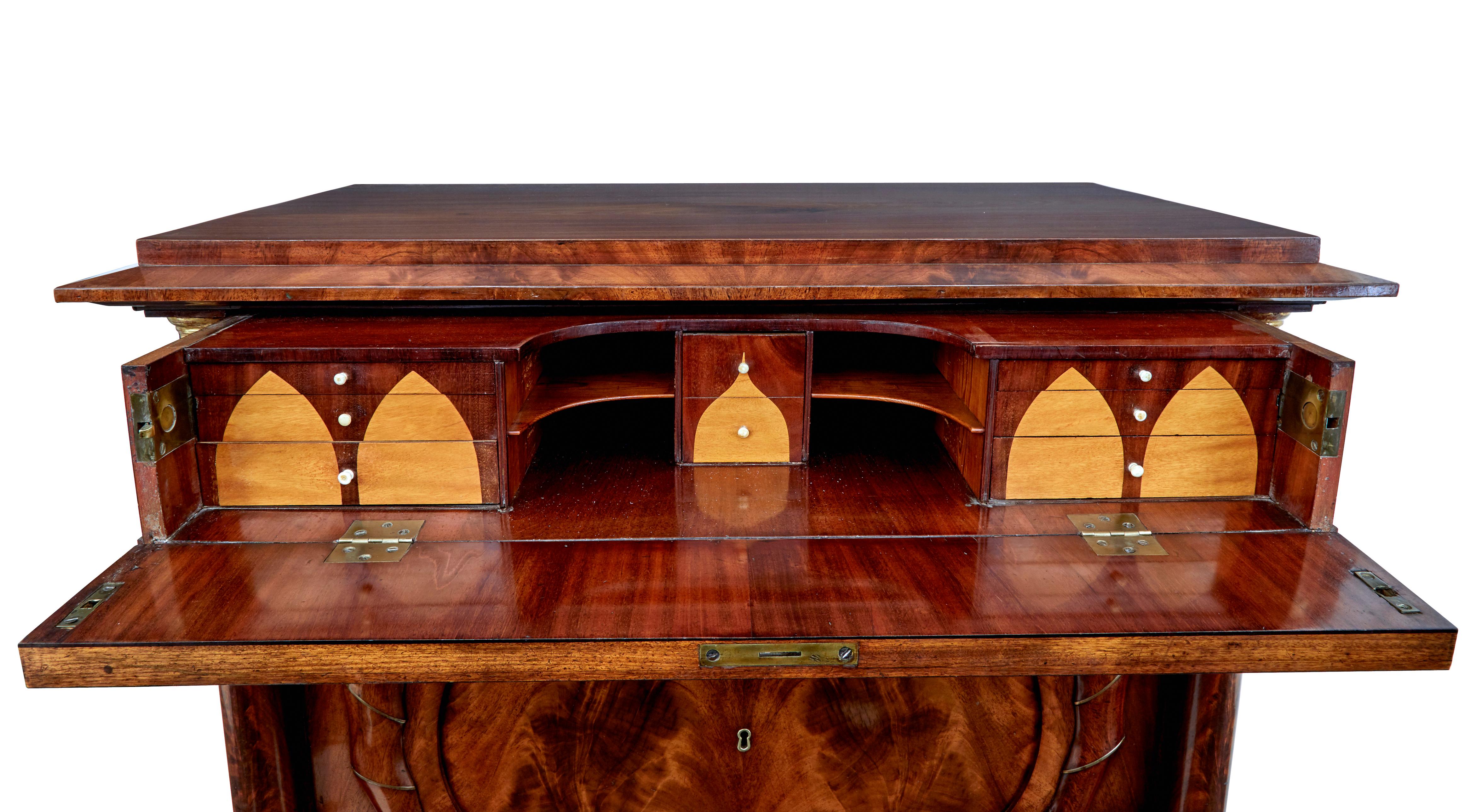 Biedermeier Sekretär Kommode aus Mahagoni des 19. im Angebot 4