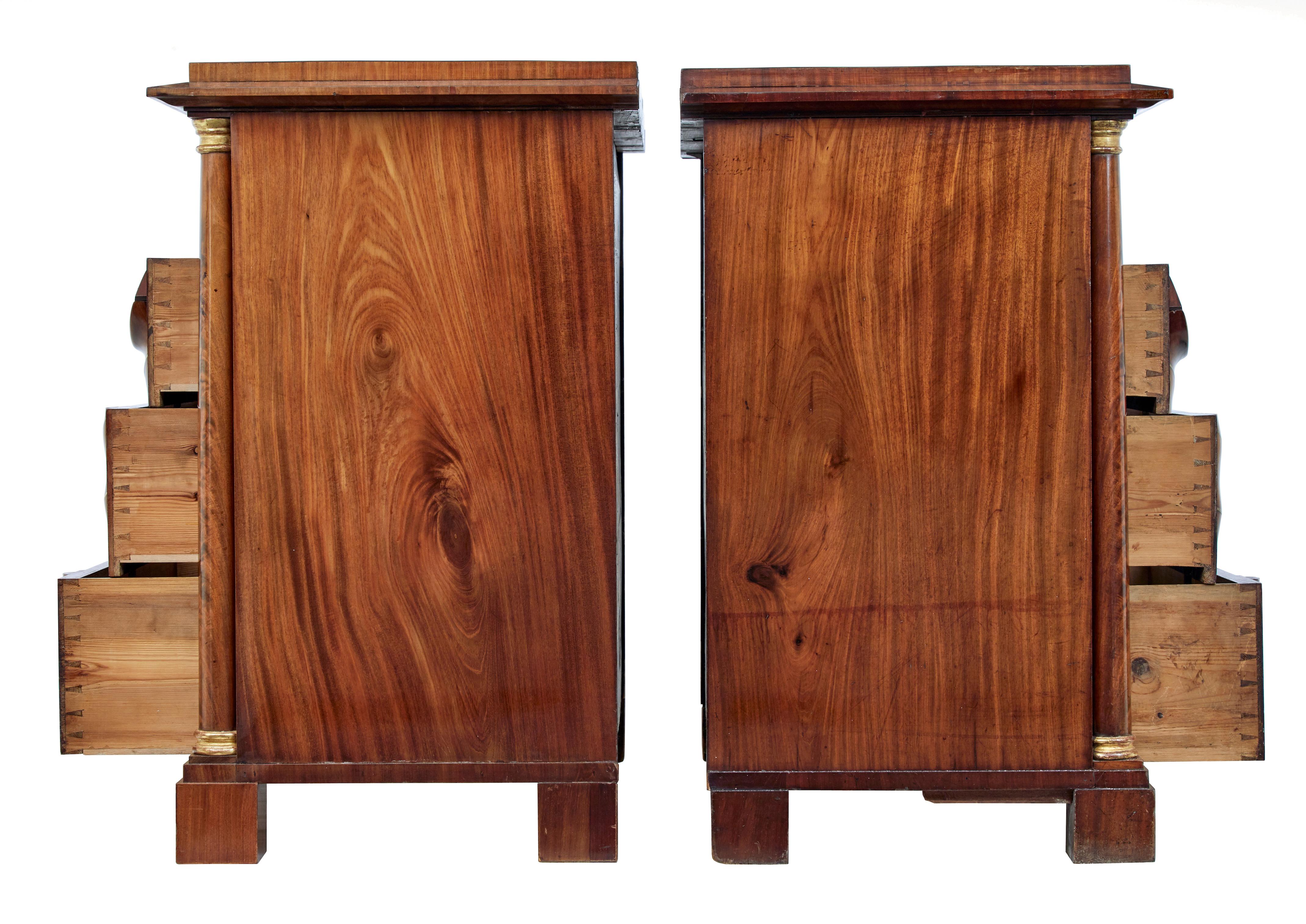 Biedermeier Sekretär Kommode aus Mahagoni des 19. (Handgeschnitzt) im Angebot