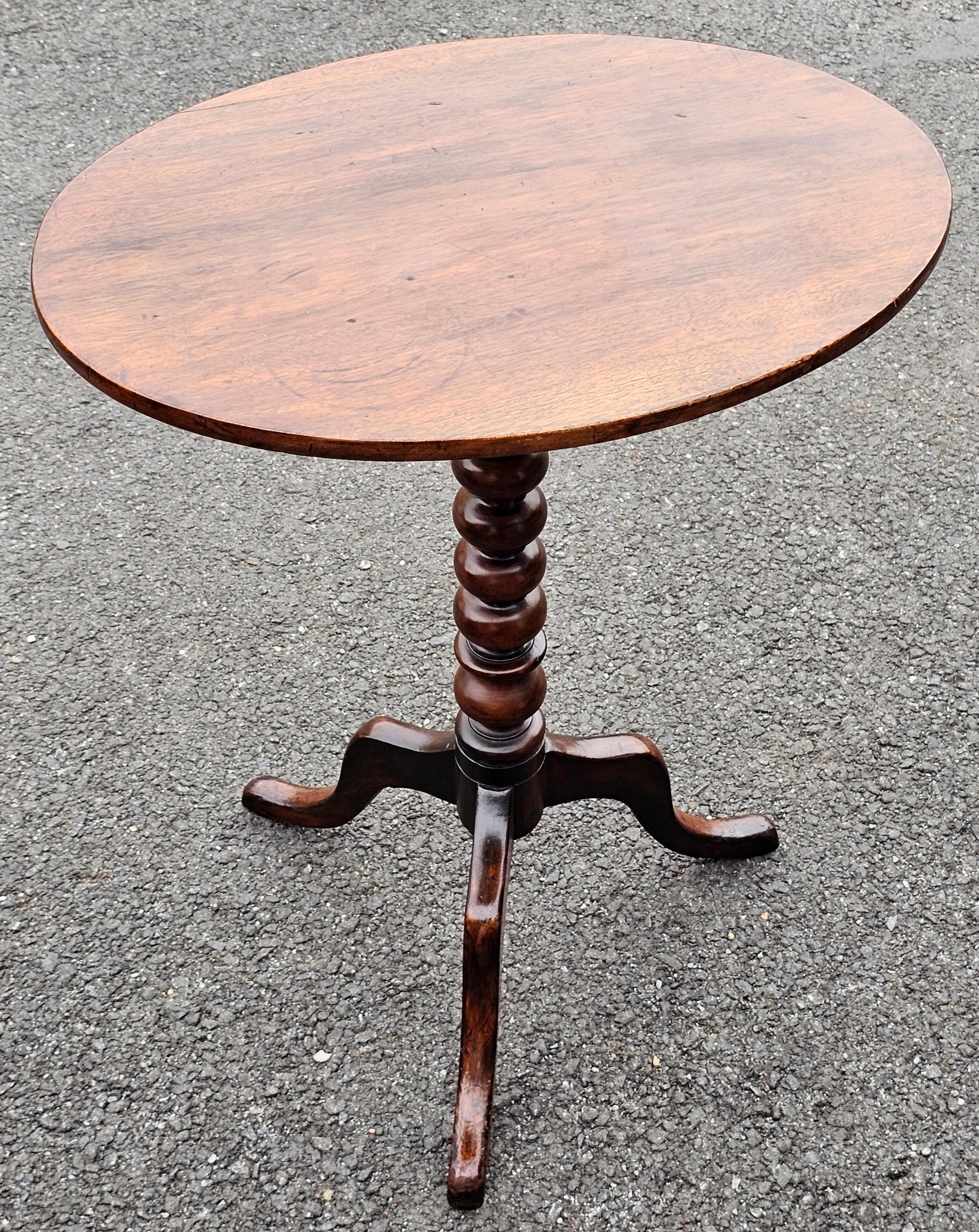 American 19th Century Mahogany Bobbin Pedestal Oval Side Table Candle Stand For Sale
