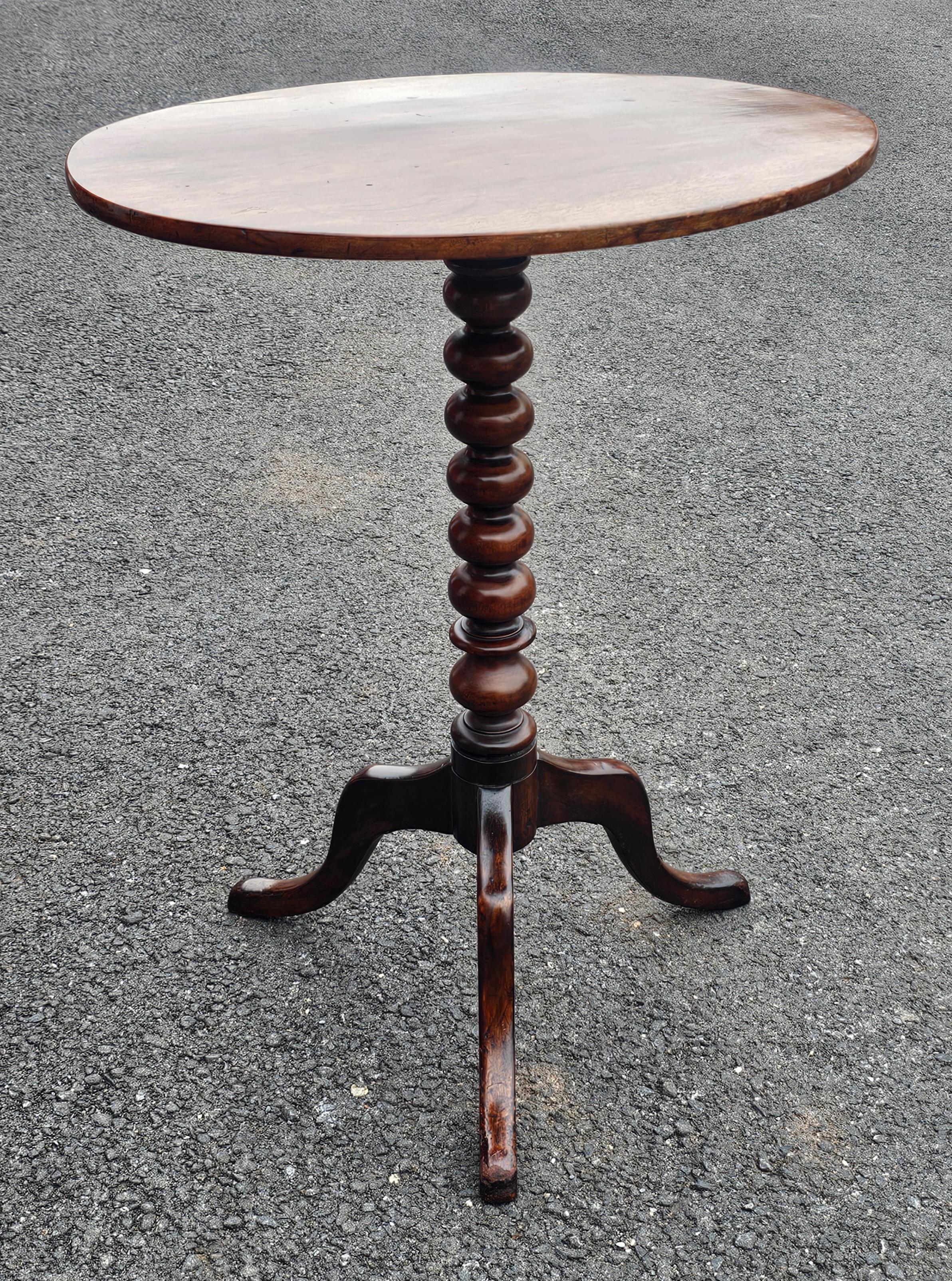 Carved 19th Century Mahogany Bobbin Pedestal Oval Side Table Candle Stand For Sale