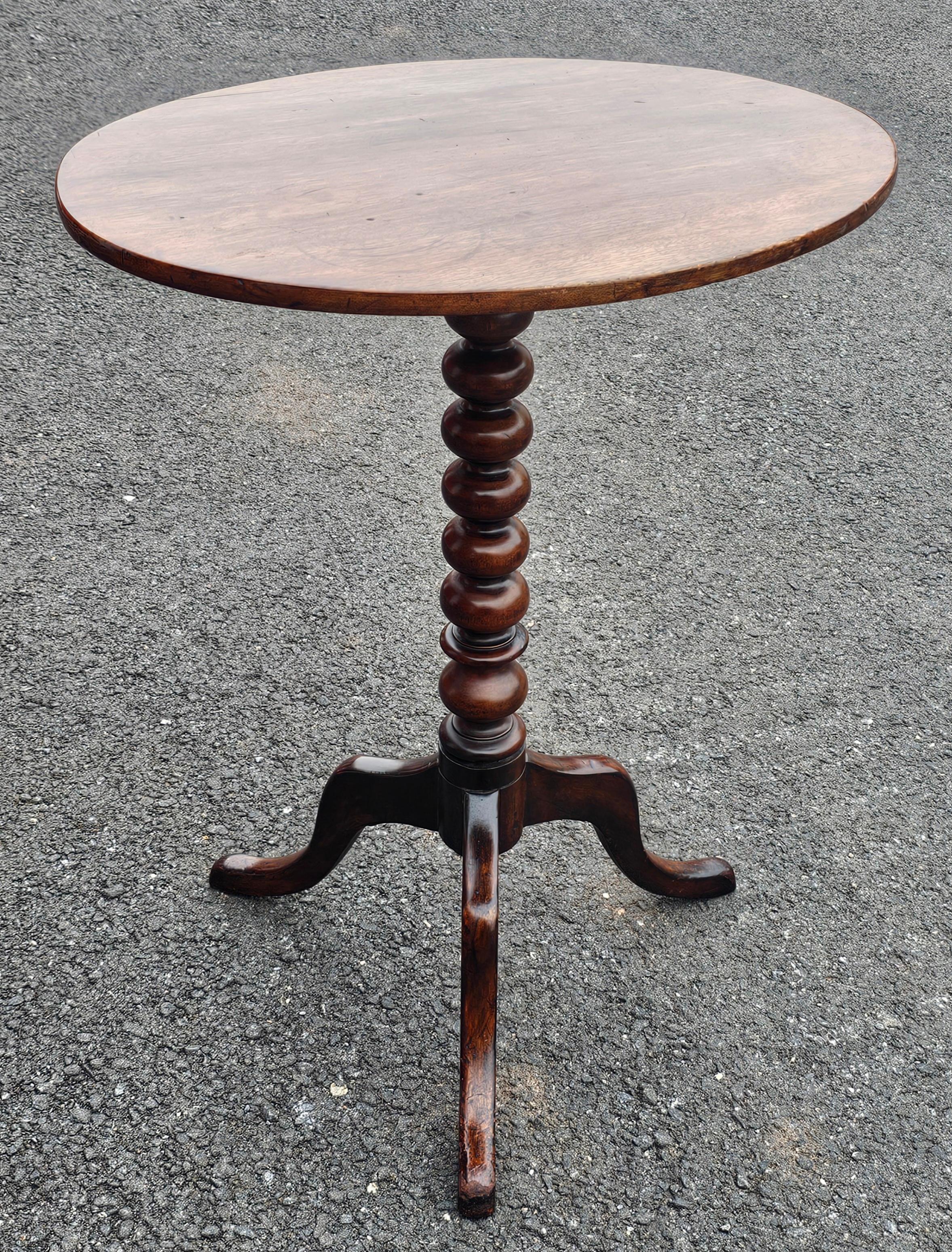 19th Century Mahogany Bobbin Pedestal Oval Side Table Candle Stand In Good Condition For Sale In Germantown, MD