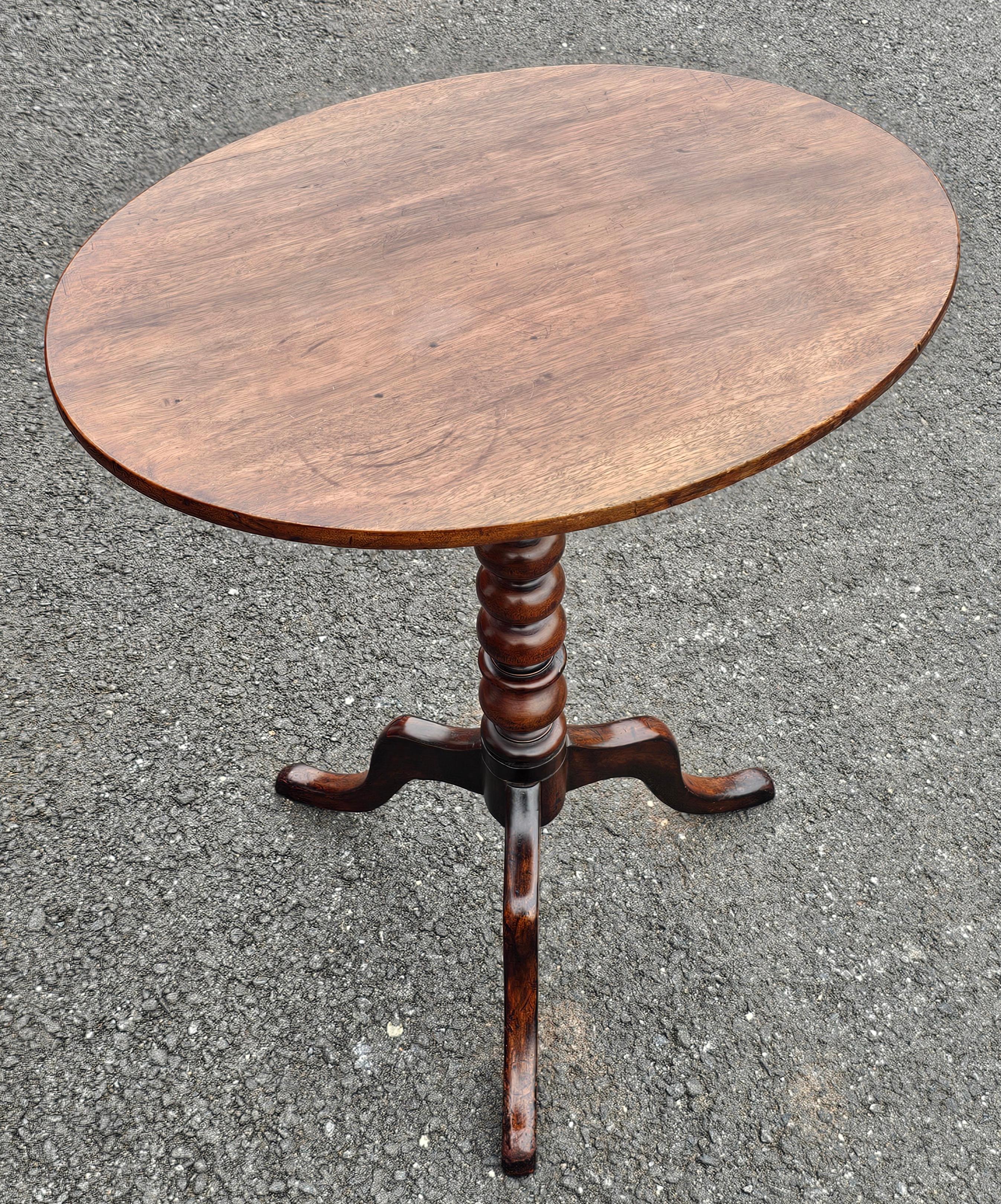 19th Century Mahogany Bobbin Pedestal Oval Side Table Candle Stand For Sale 1