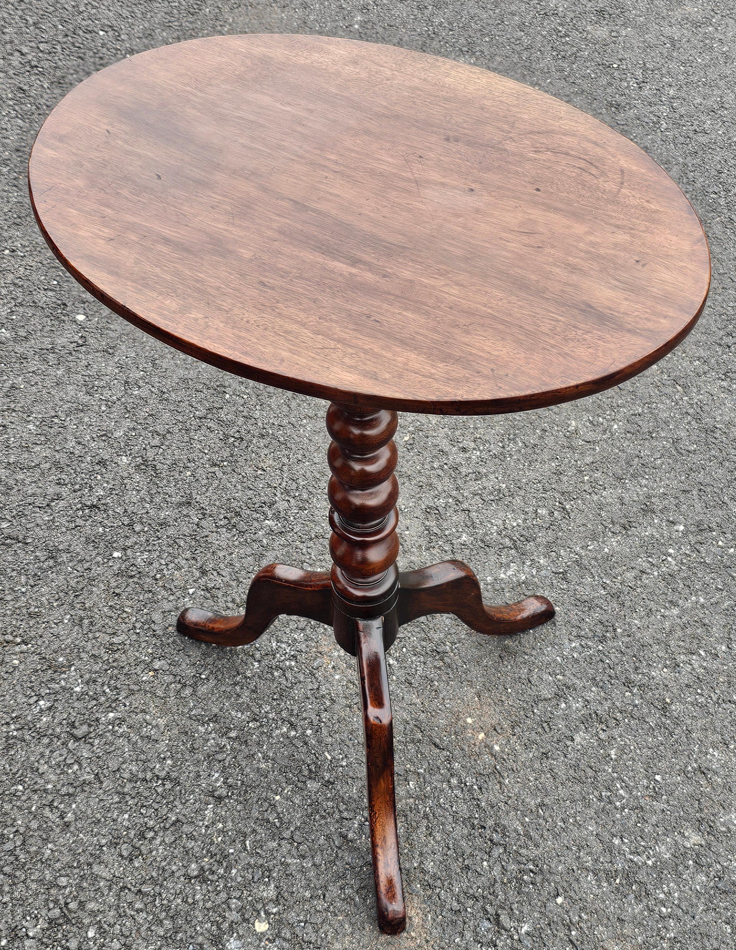 19th Century Mahogany Bobbin Pedestal Oval Side Table Candle Stand For Sale 3