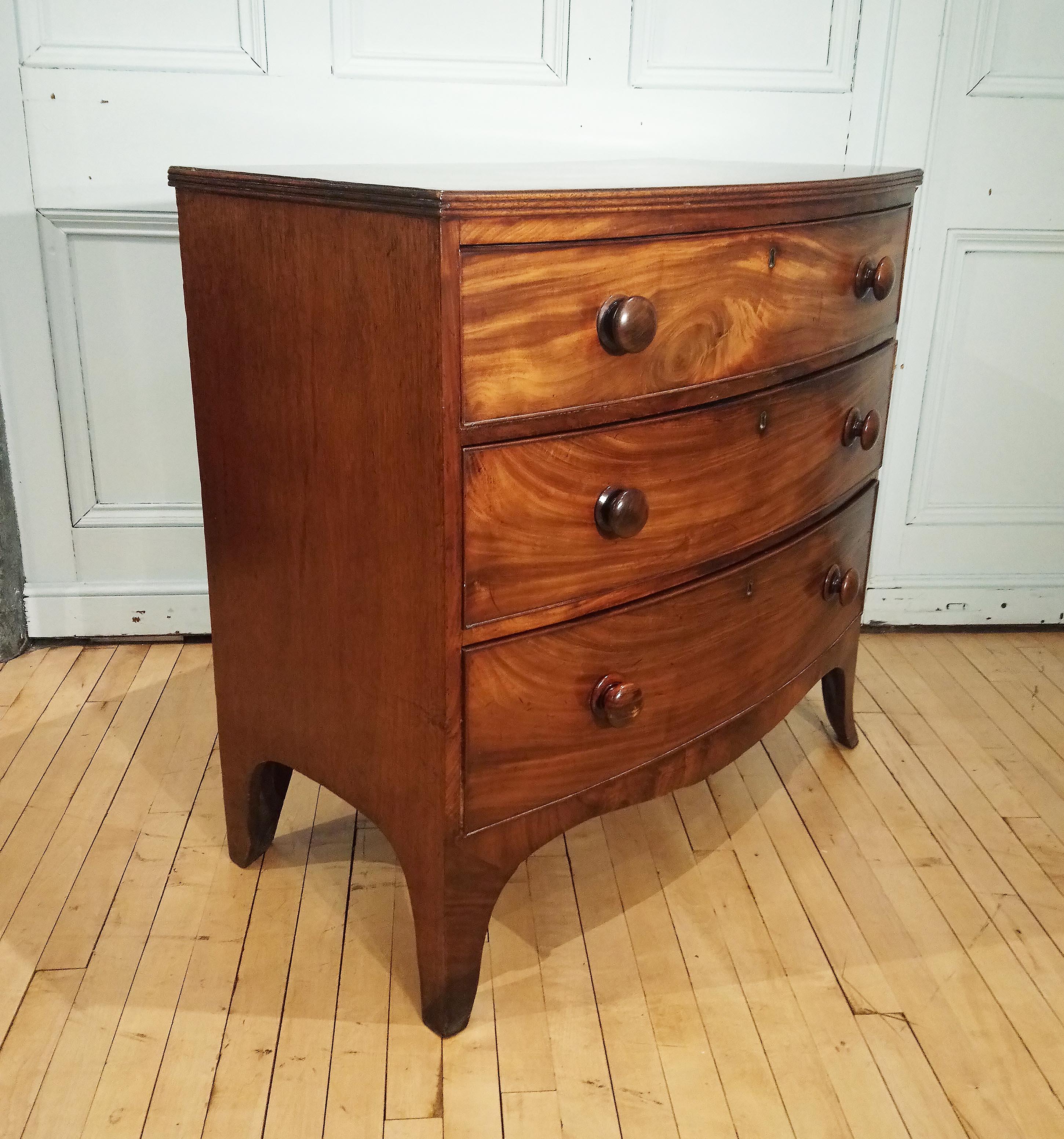 19th Century Mahogany Bow Fronted Chest of Drawers 5