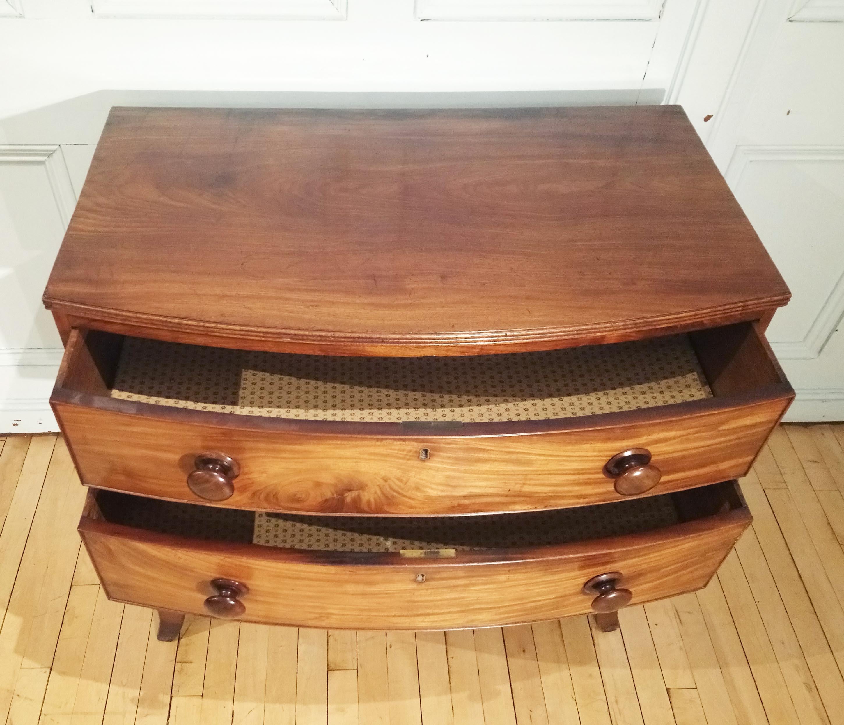 19th Century Mahogany Bow Fronted Chest of Drawers In Good Condition In London, GB