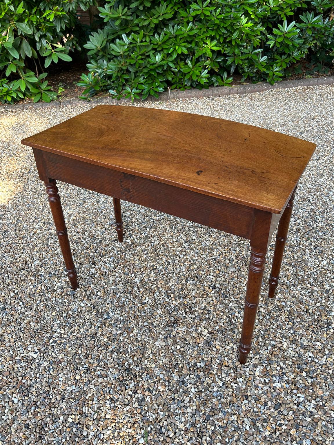 19th Century Mahogany Bow-Fronted Side Table For Sale 5