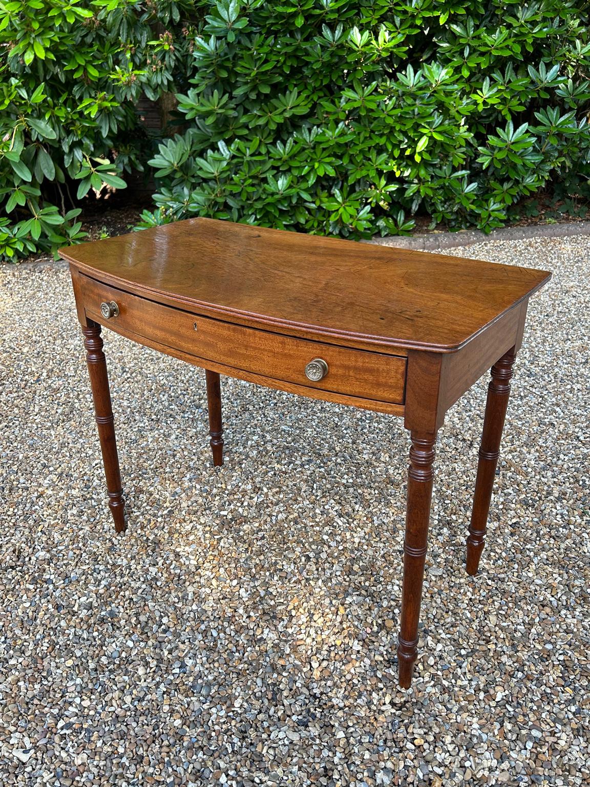 Georgian 19th Century Mahogany Bow-Fronted Side Table For Sale