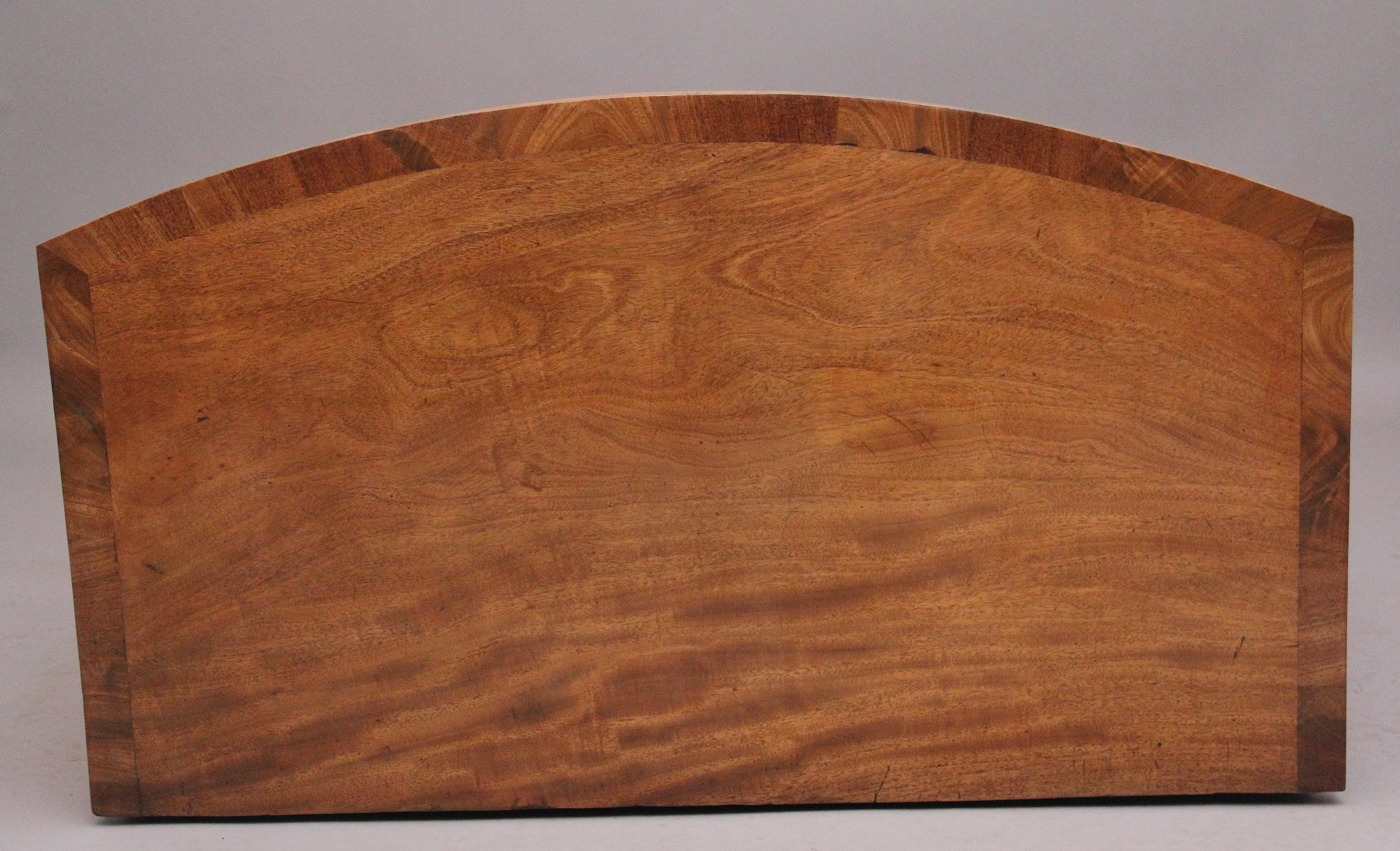 19th Century mahogany bowfront chest For Sale 2