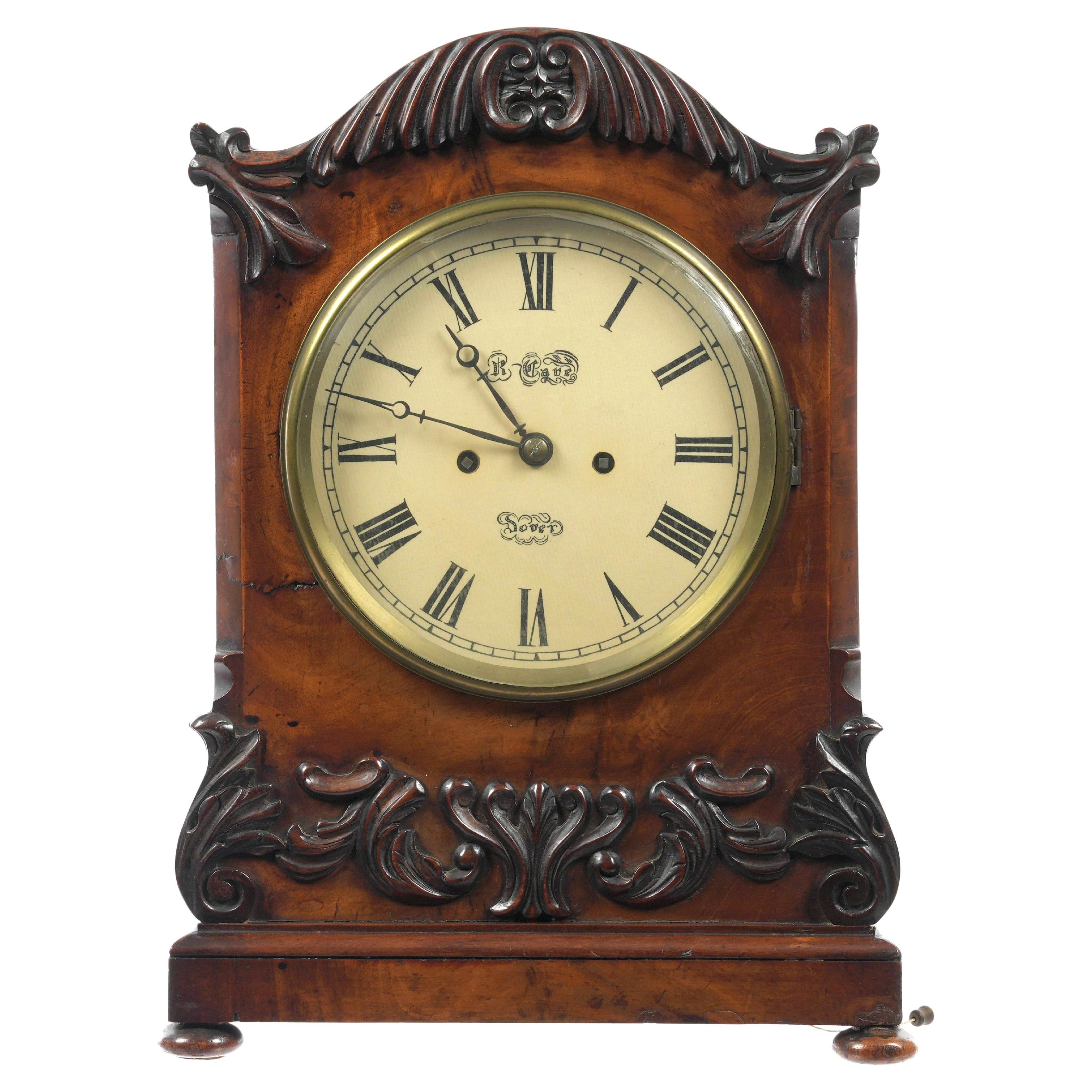 Orologio a staffa in mogano del XIX secolo in vendita