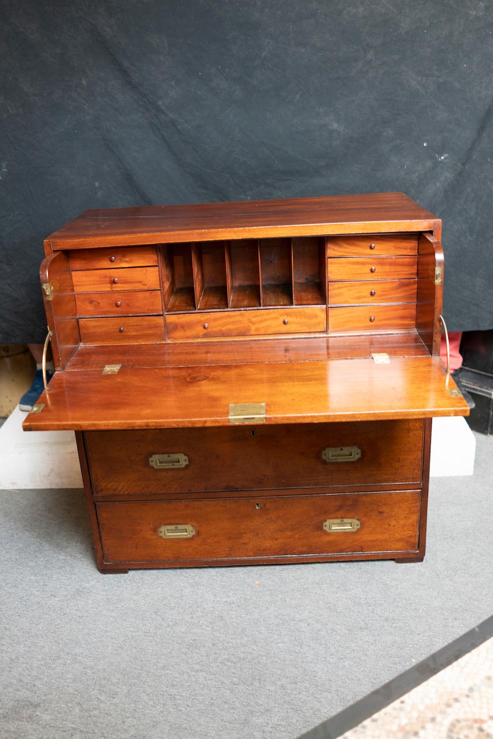 19th Century Mahogany Campaign Chest In Good Condition For Sale In Montreal, QC
