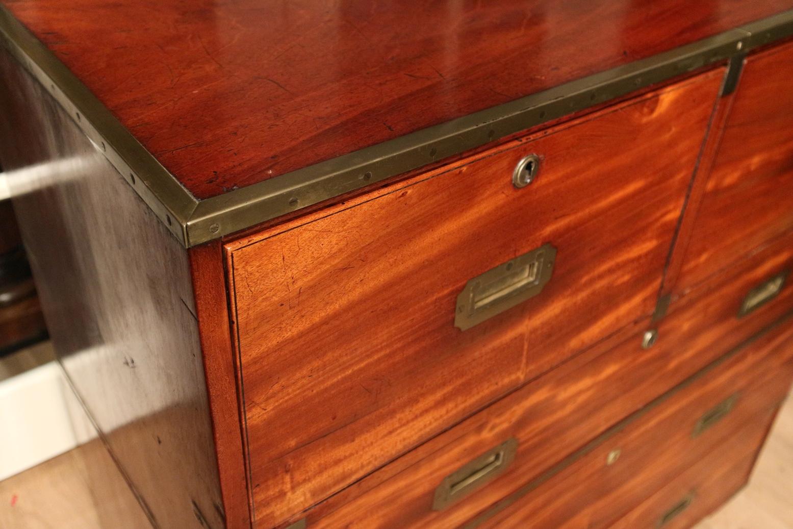Beautiful mahogany Campaign chest of drawers of particularly good quality. The chest of drawers is completely in perfect condition. Special about this example is the brass edge around the top. Gives just a little extra appeal. Furthermore, the chest