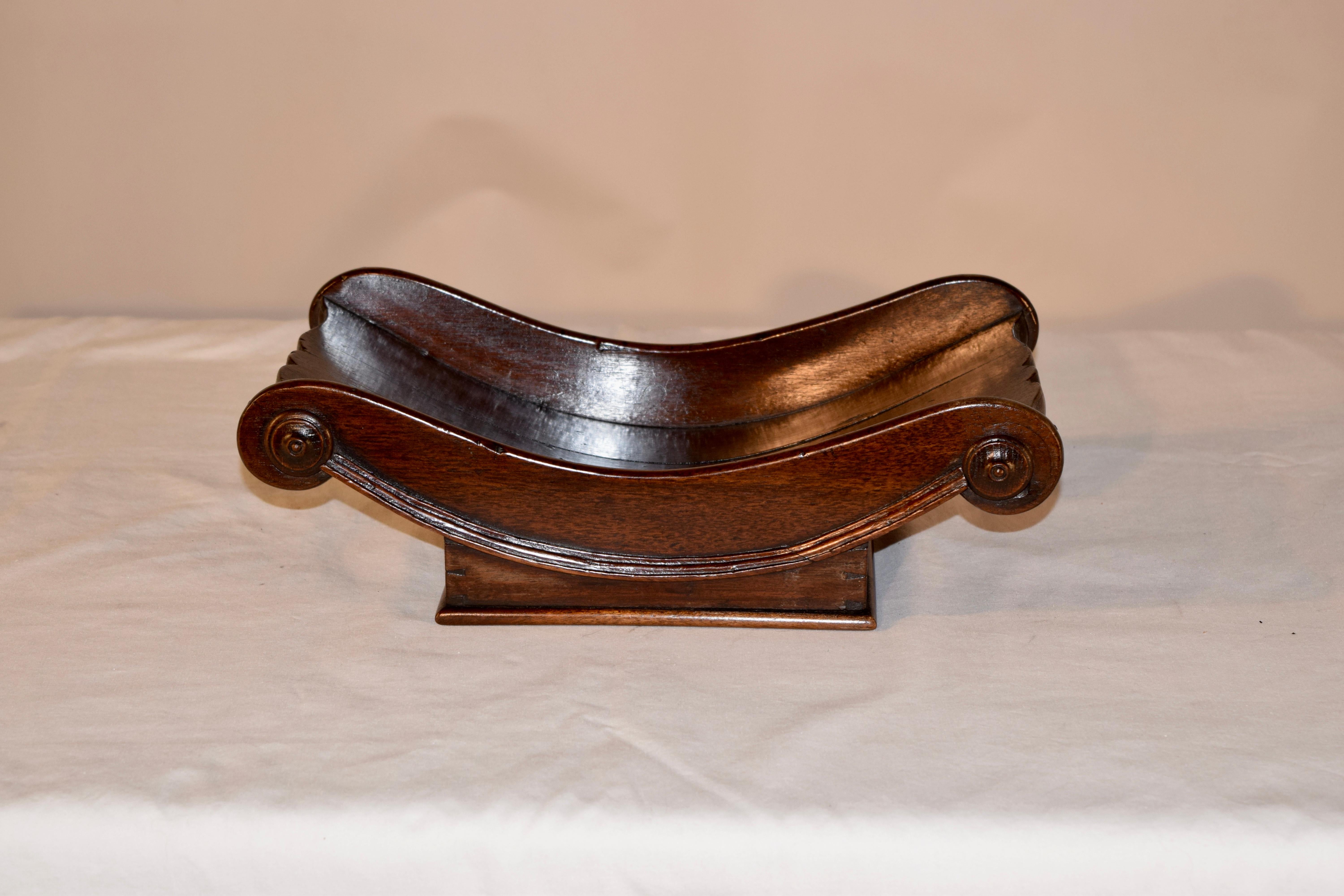 English 19th Century Mahogany Cheese Cradle For Sale