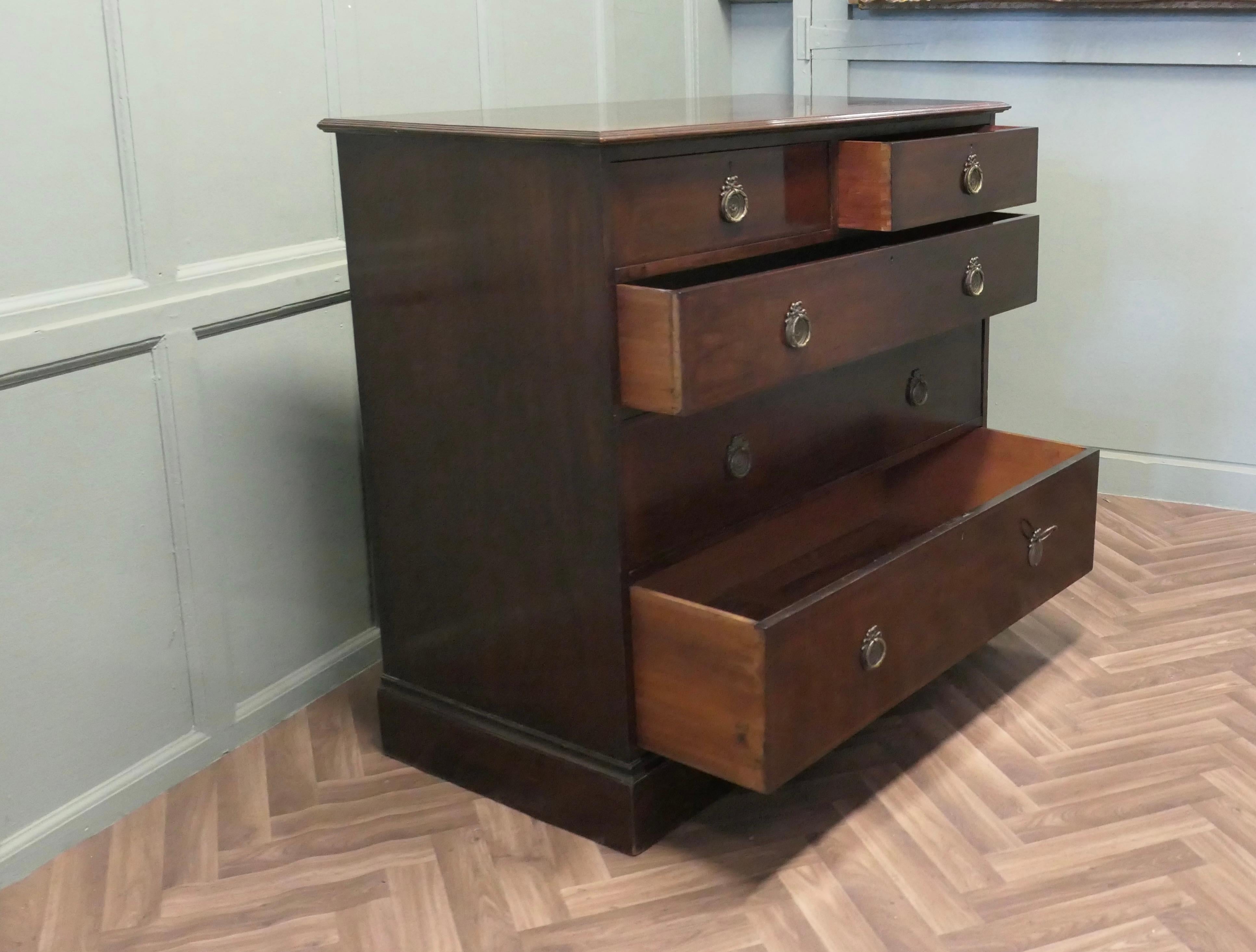 Acajou Commode en acajou du XIXe siècle par Gillows en vente