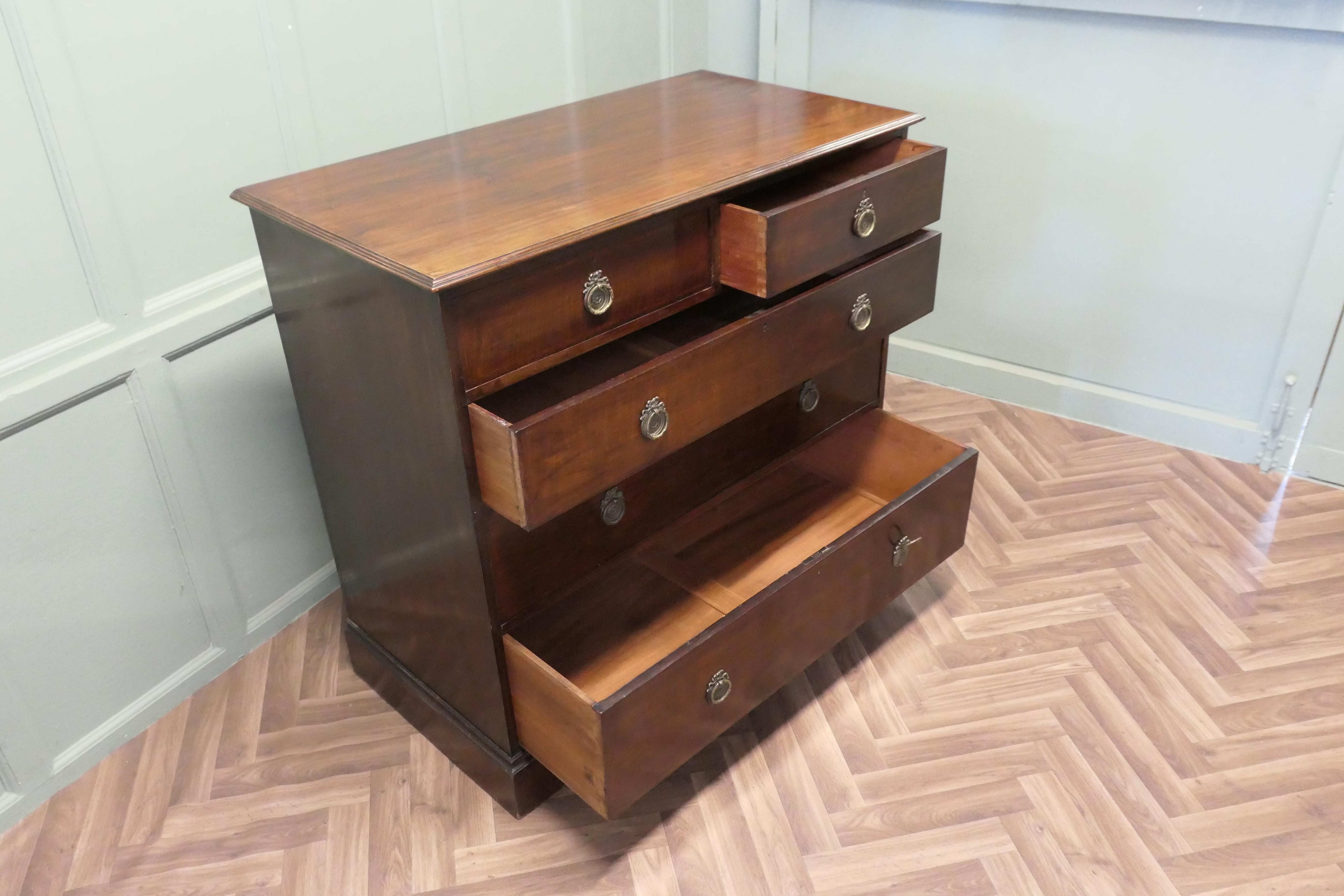 Commode en acajou du XIXe siècle par Gillows en vente 1