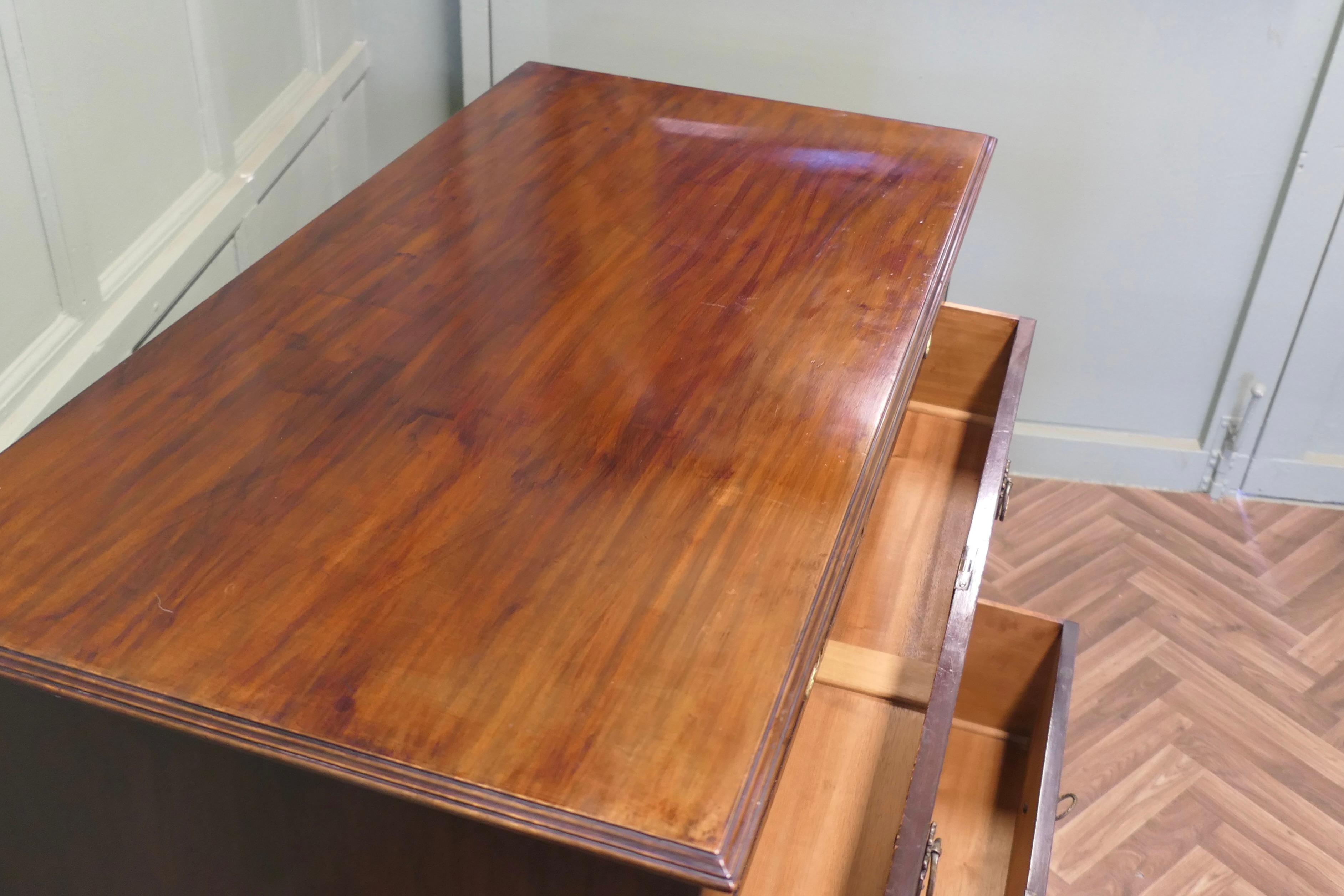 Commode en acajou du XIXe siècle par Gillows en vente 2