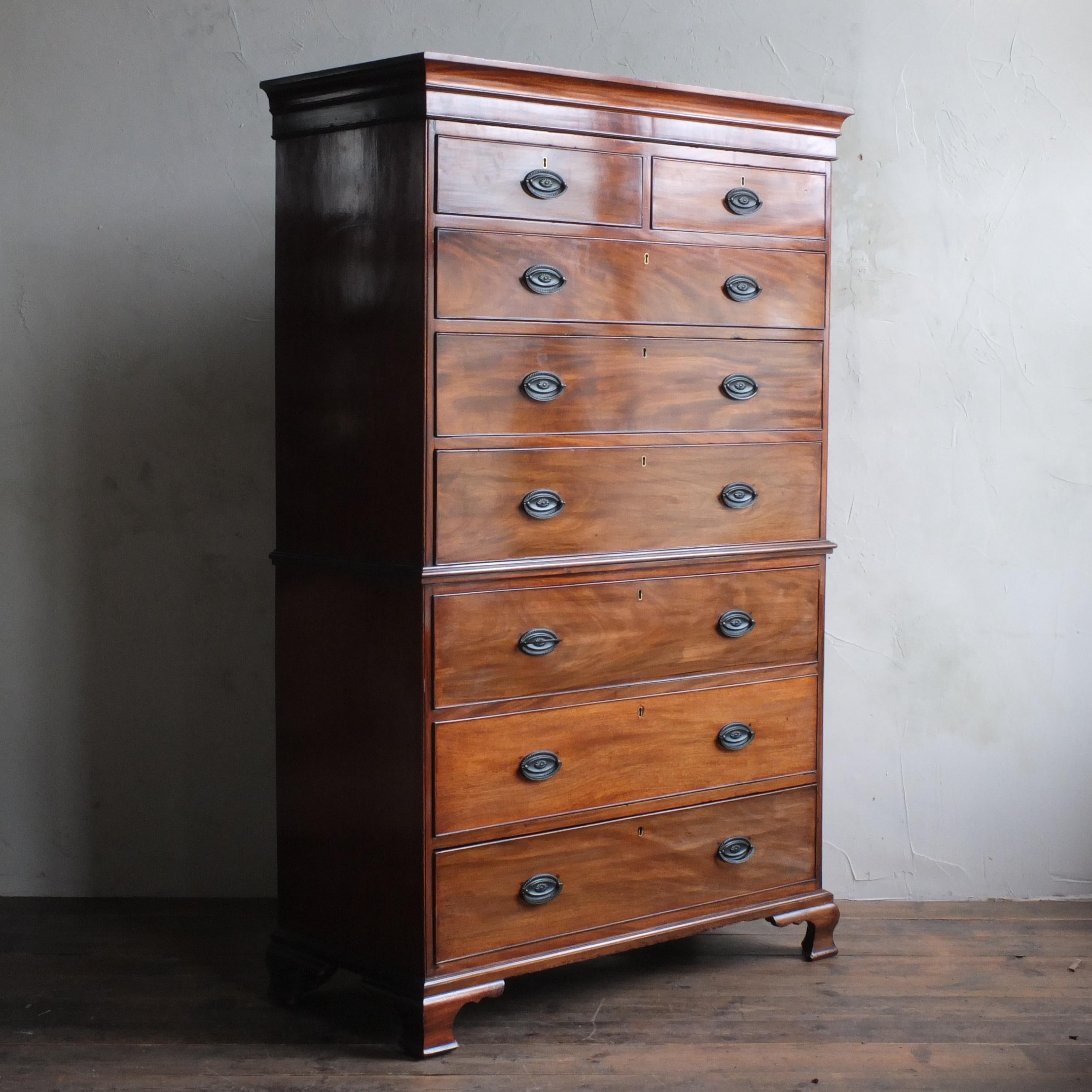 British 19th Century Mahogany Chest of Drawers For Sale